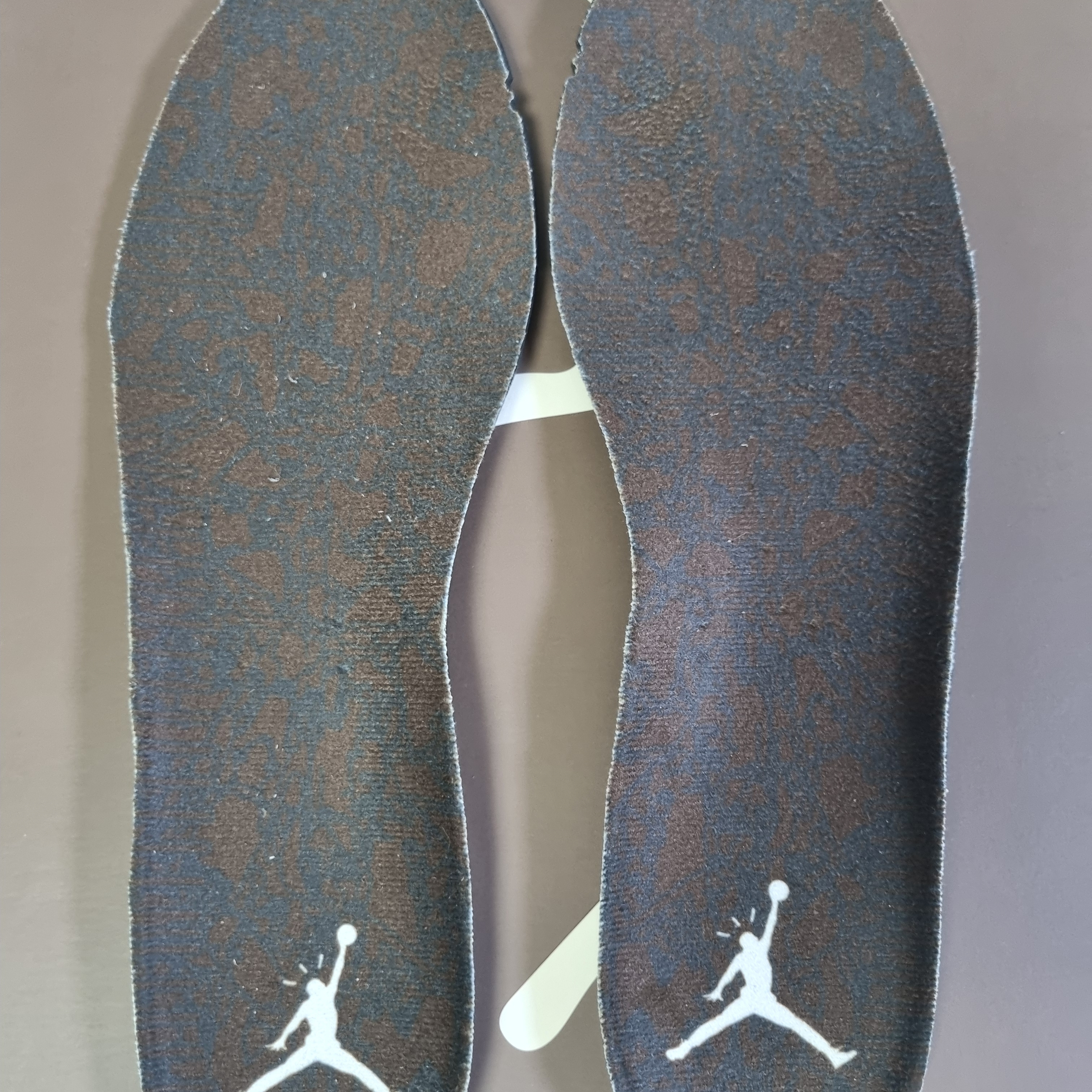 Jordan x Travis Scott Jumpman Jack TR Black and Dark Mocha 착용 스타일 - 5