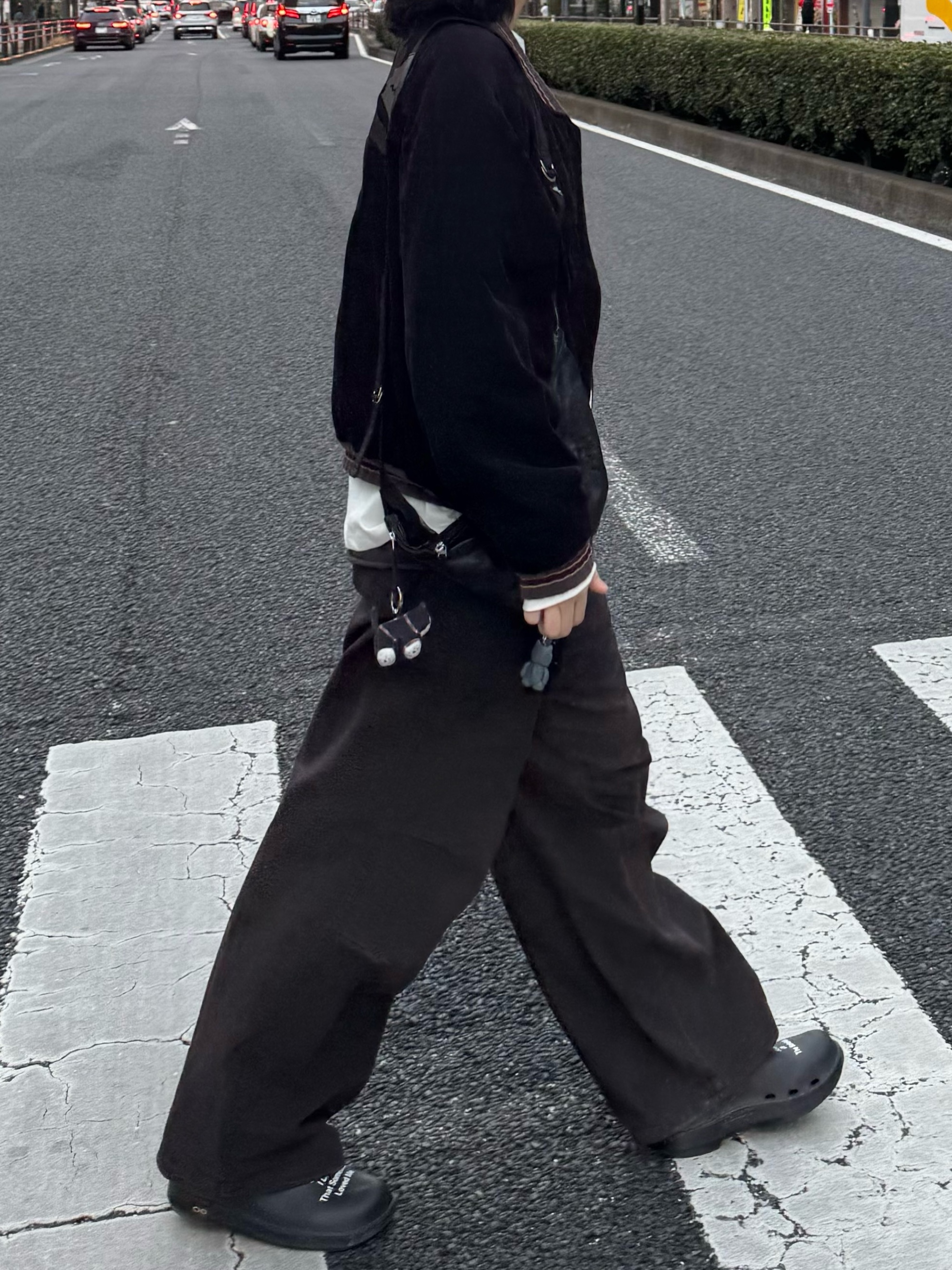 Oofos x Takahiromiyashita The Soloist Last Night I Dreamed That Somebody Loved Me The Sound of The Soloist Clog Black, Polyteru 1011 Souvenir Jacket Black 착용 스타일 - 1