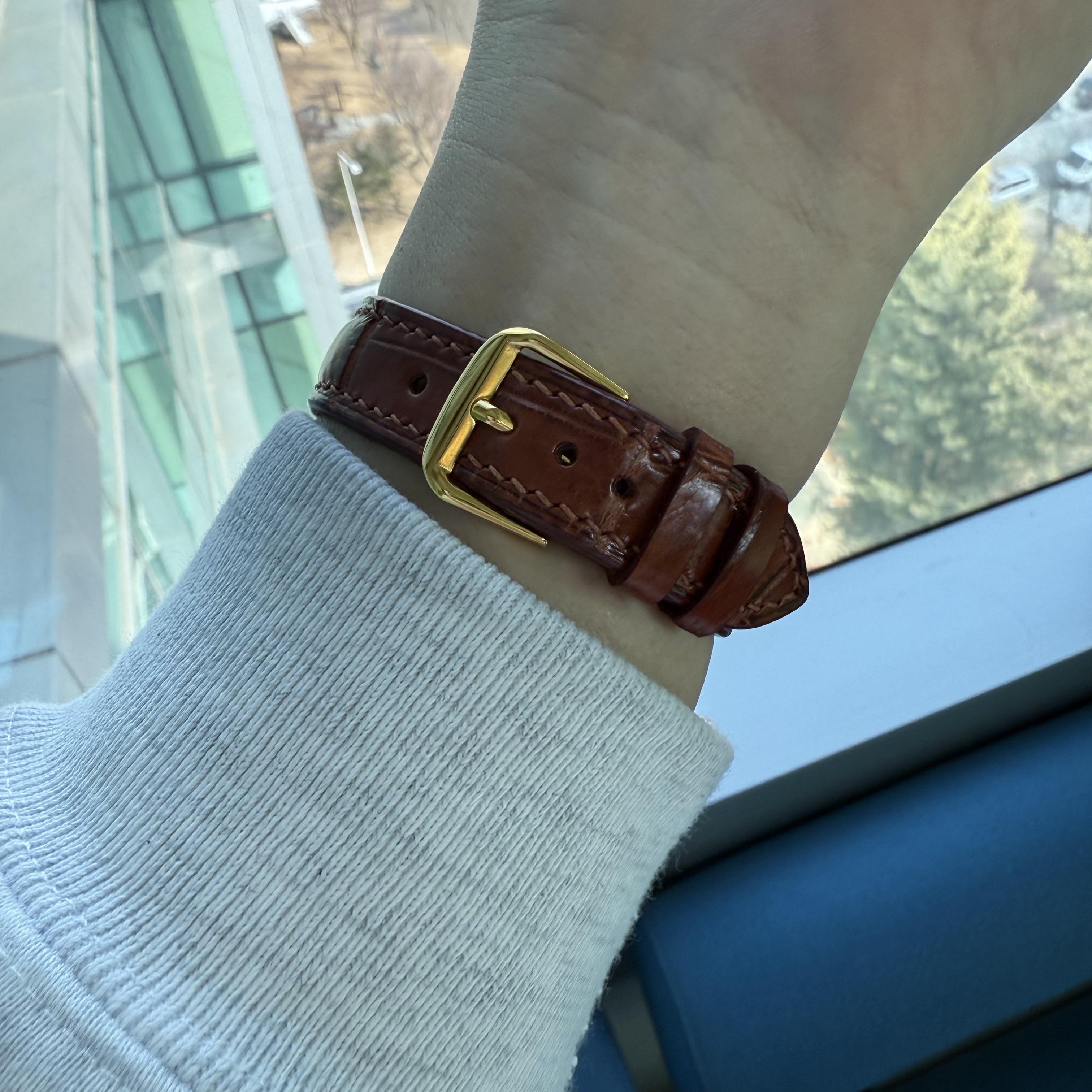 Timex x Noah Sun and Moon Watch Black Gold 착용 스타일 - 5
