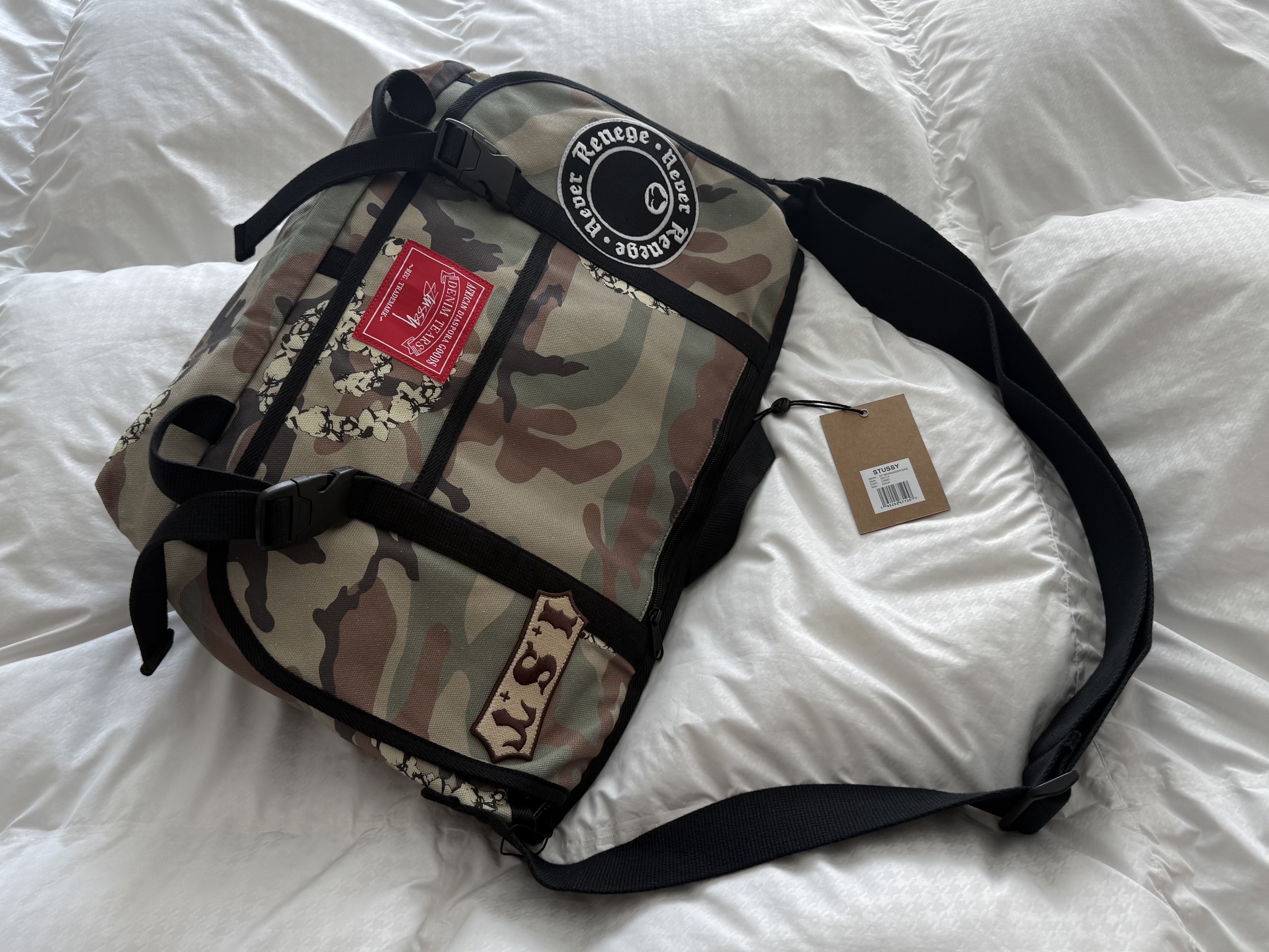 Stussy x Denim Tears Messenger Bag Camo 착용 스타일 - 8