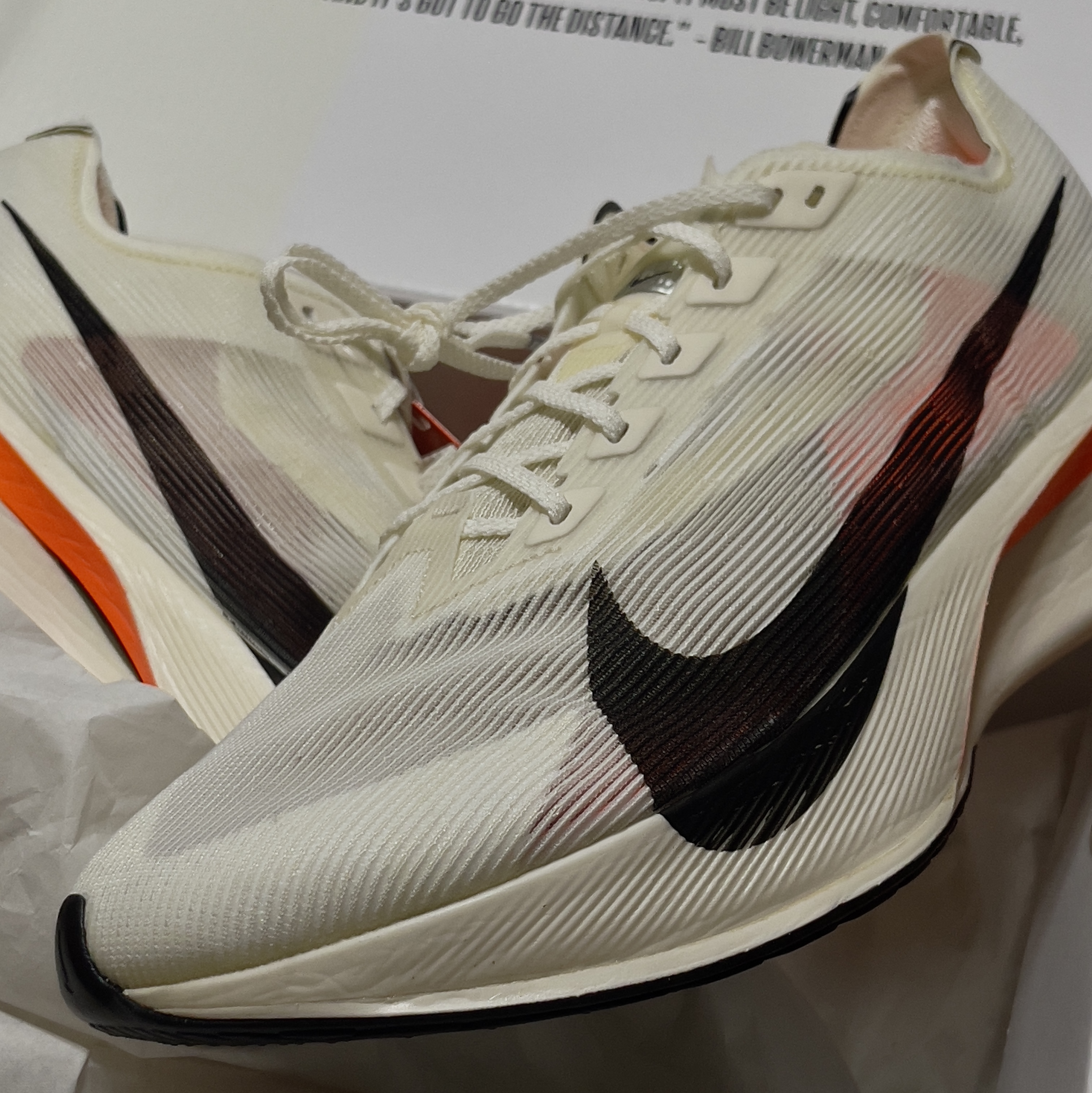 Nike ZoomX Vaporfly Next% 4 Proto Sail Total Orange 착용 스타일
