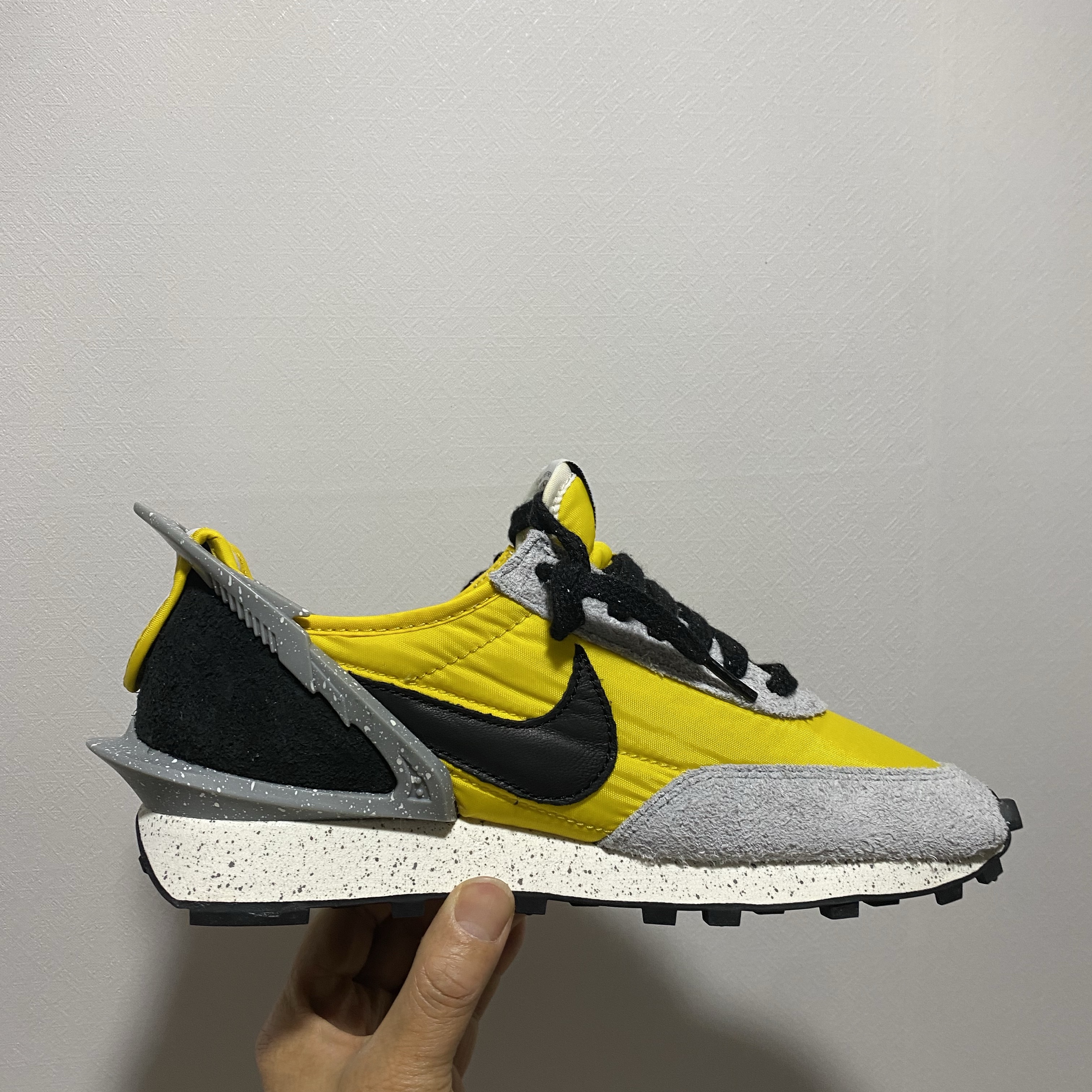 Nike x Undercover Daybreak Bright Citron 착용 스타일 - 3