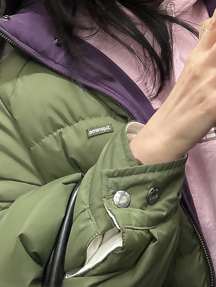 Supreme Reversible Down Puffer Jacket Purple - 24SS 착용 스타일