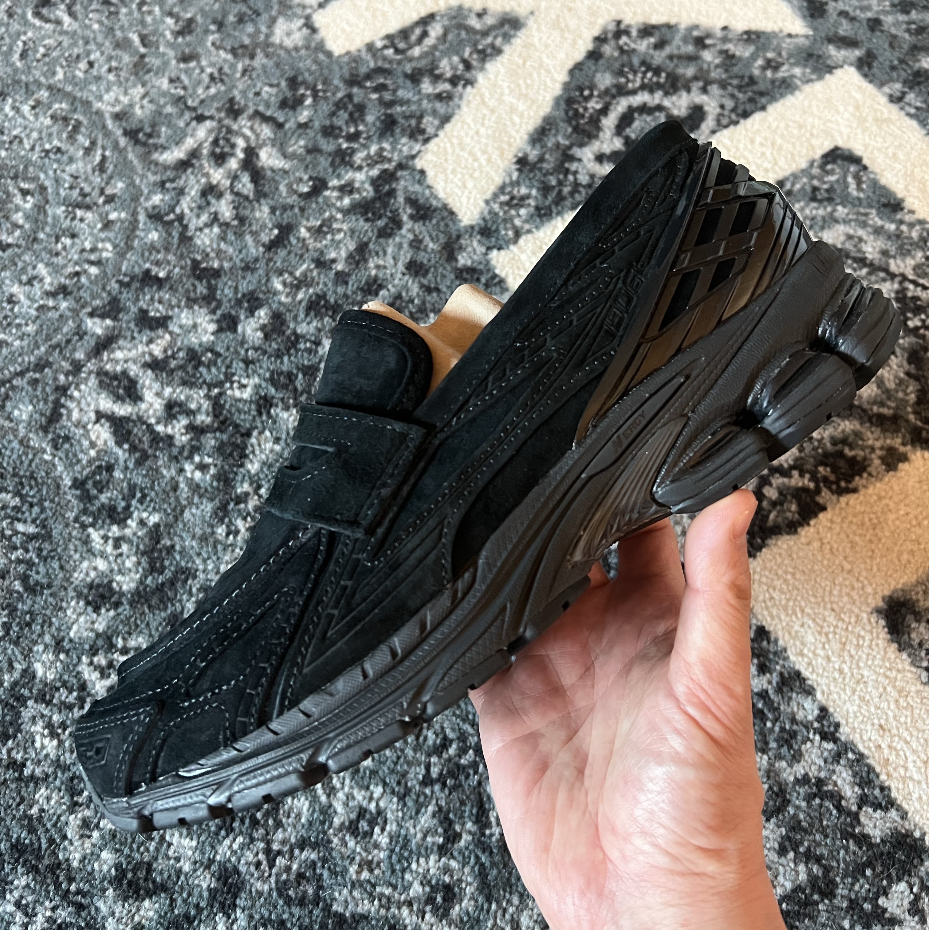 New Balance 1906L Black Black Cement 착용 스타일