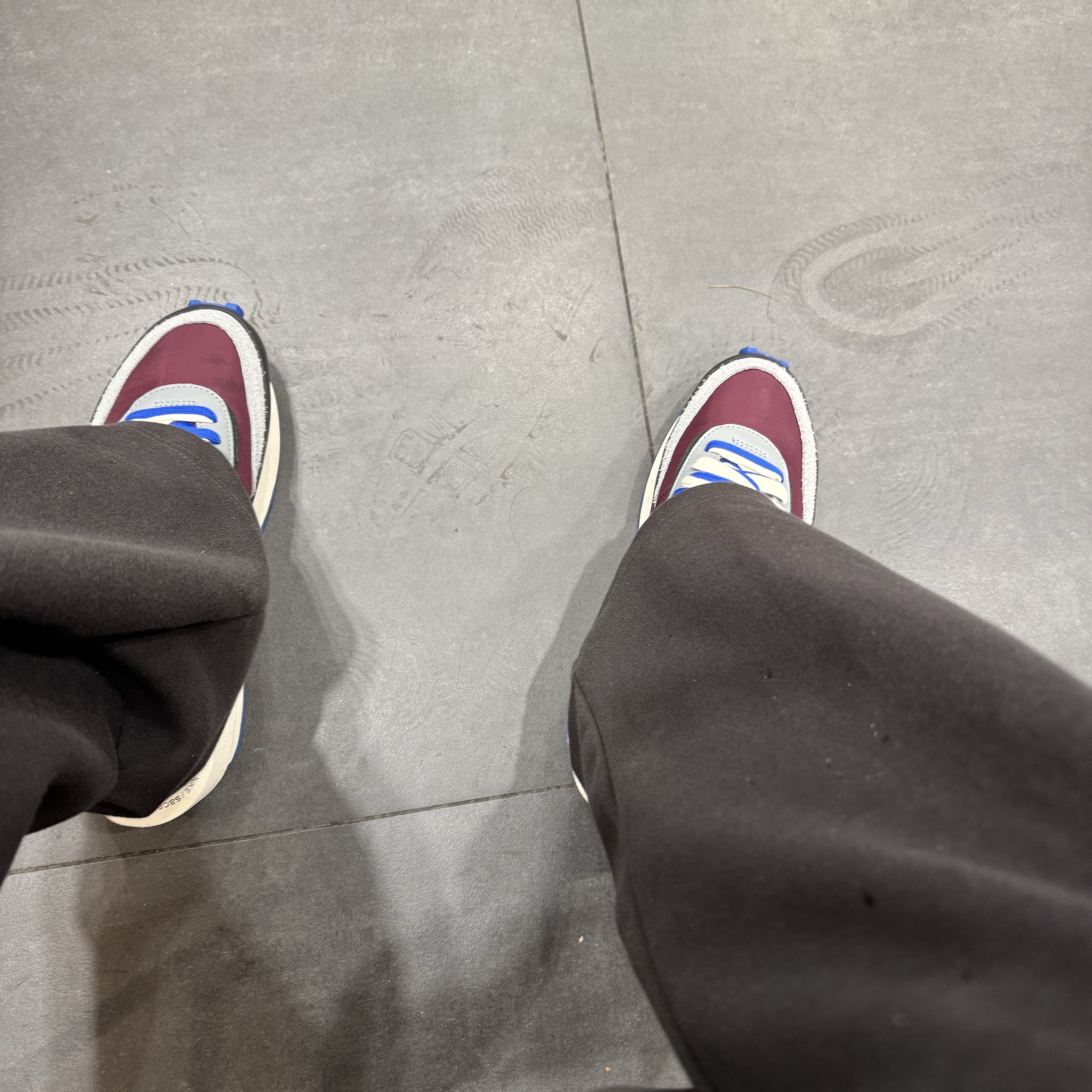 Nike x Sacai x Undercover LDWaffle Night Maroon Team Royal 착용 스타일