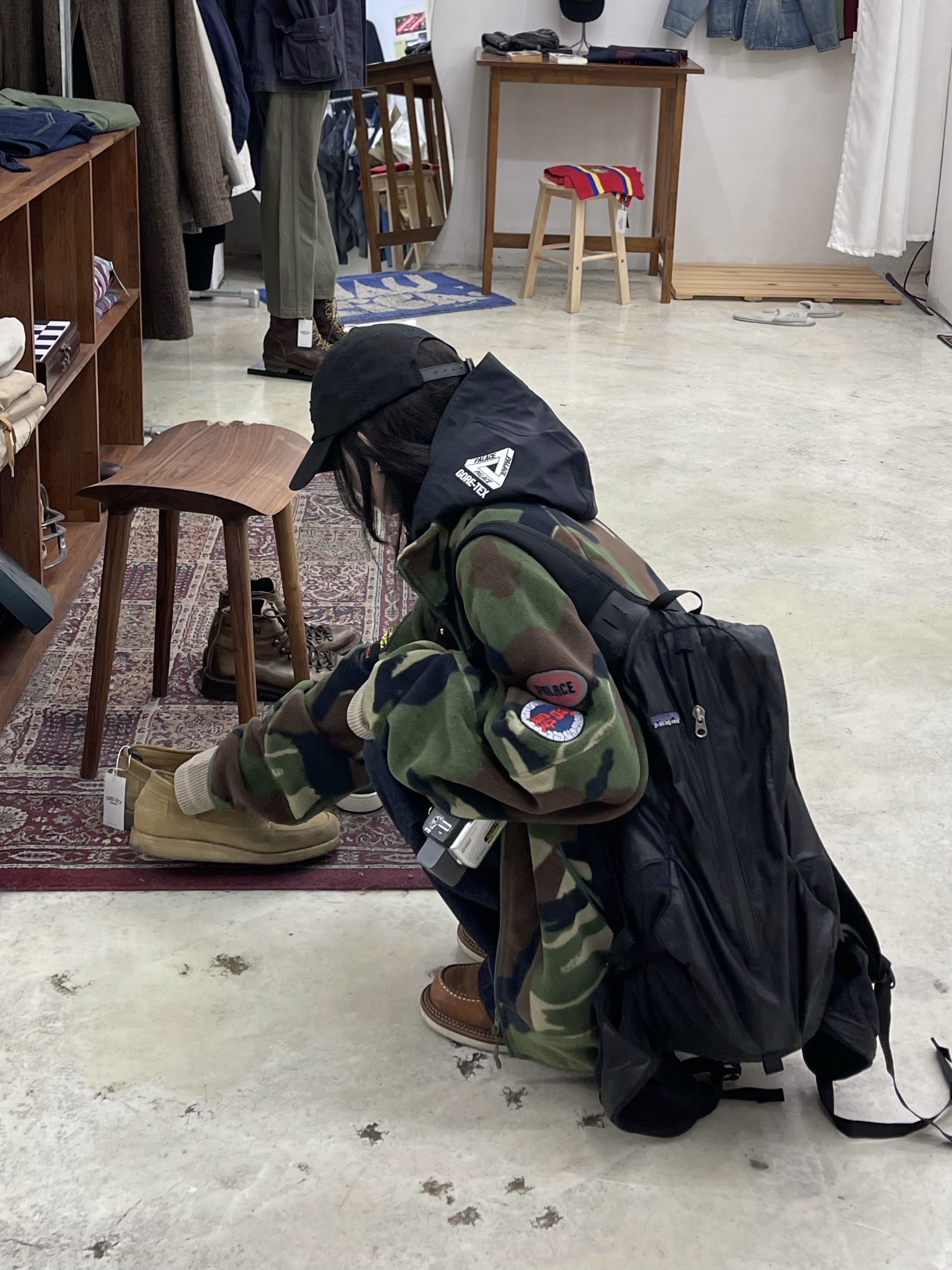 Palace Polartec Full Zip Funnel Woodland Camo - 25SS, Palace Gore-Tex 3L Showerman Hood Black - 25SS 착용 스타일 - 2