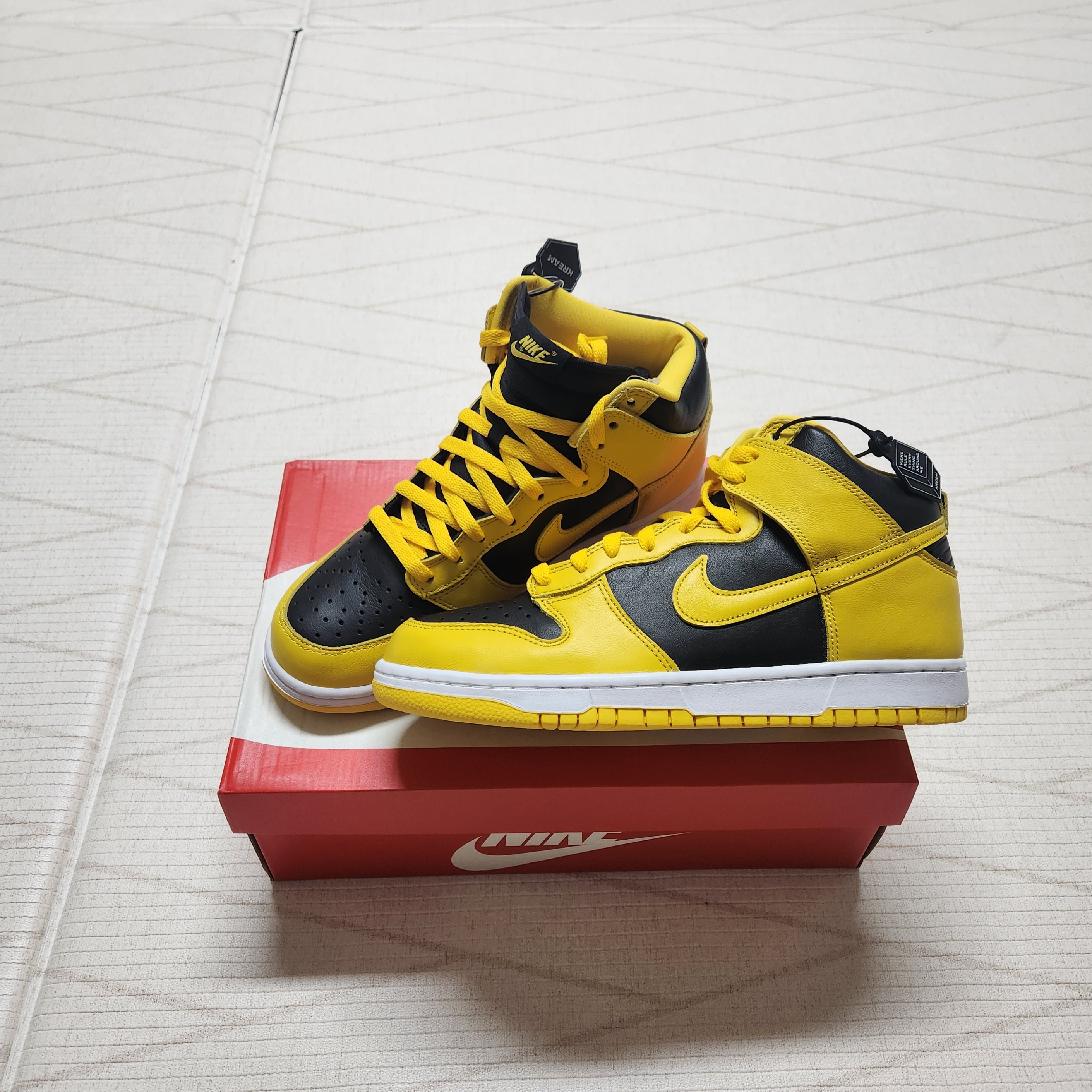Nike Dunk High SP Varsity Maize 착용 스타일 - 2