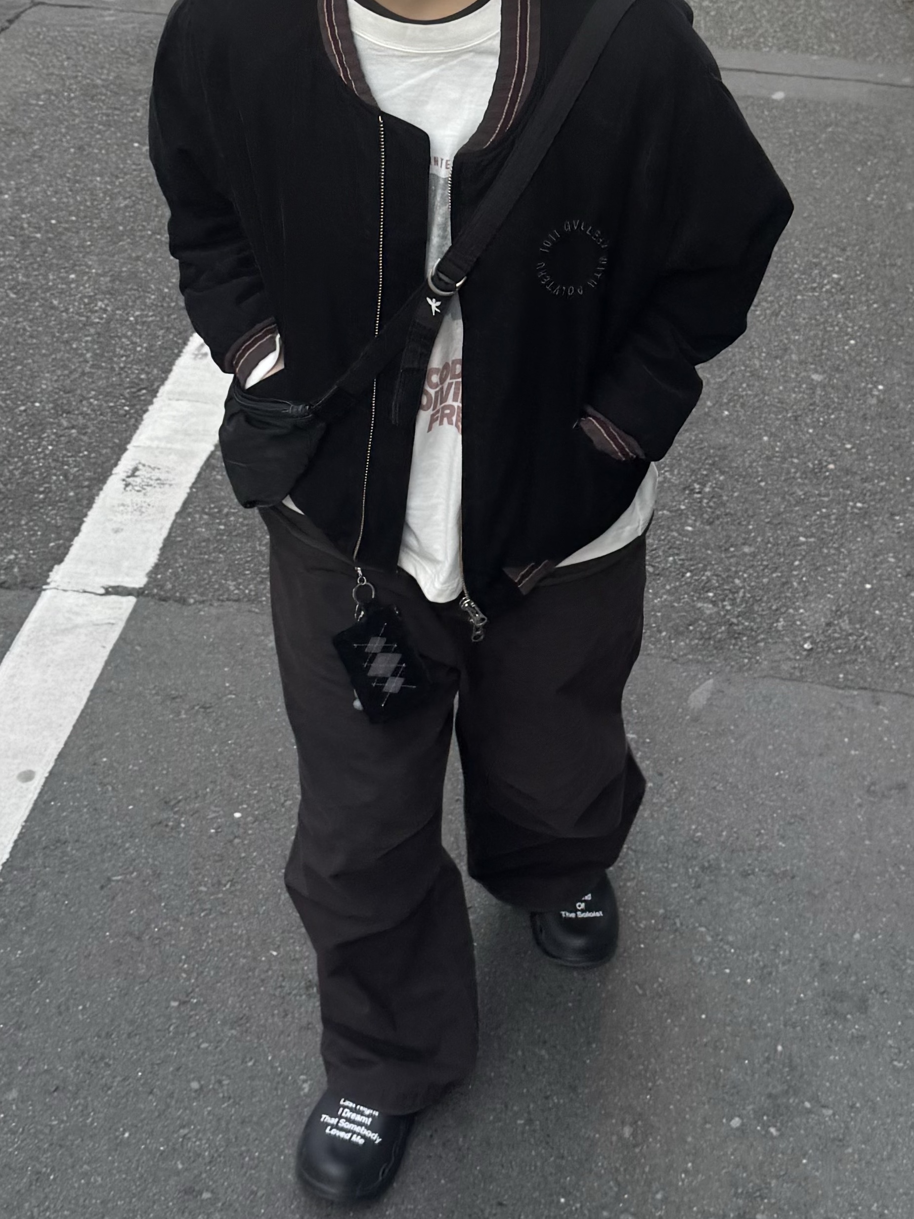 Oofos x Takahiromiyashita The Soloist Last Night I Dreamed That Somebody Loved Me The Sound of The Soloist Clog Black, Polyteru 1011 Souvenir Jacket Black 착용 스타일 - 2