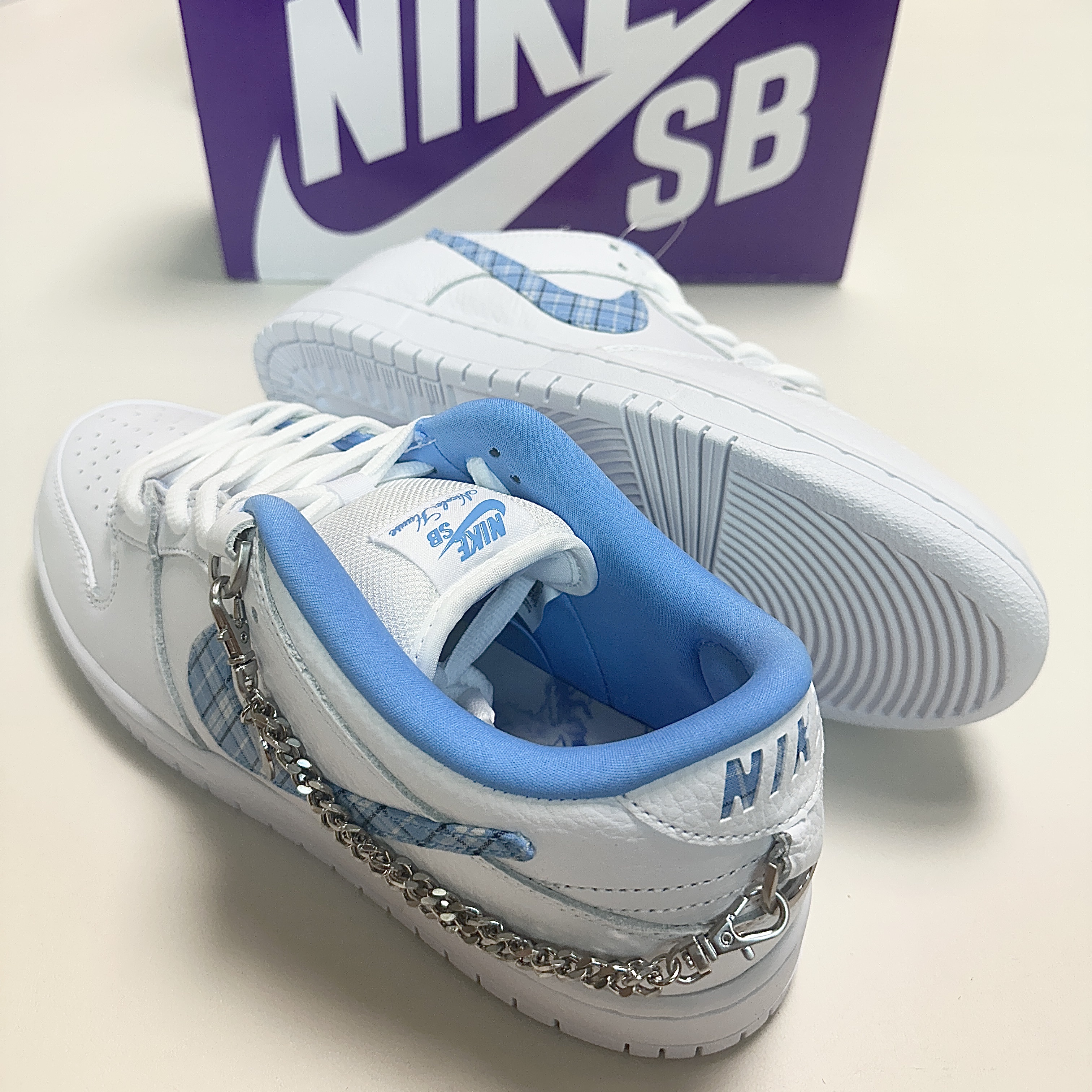 Nike x Nicole Hause SB Dunk Low Pro White and University Blue 착용 스타일 - 5