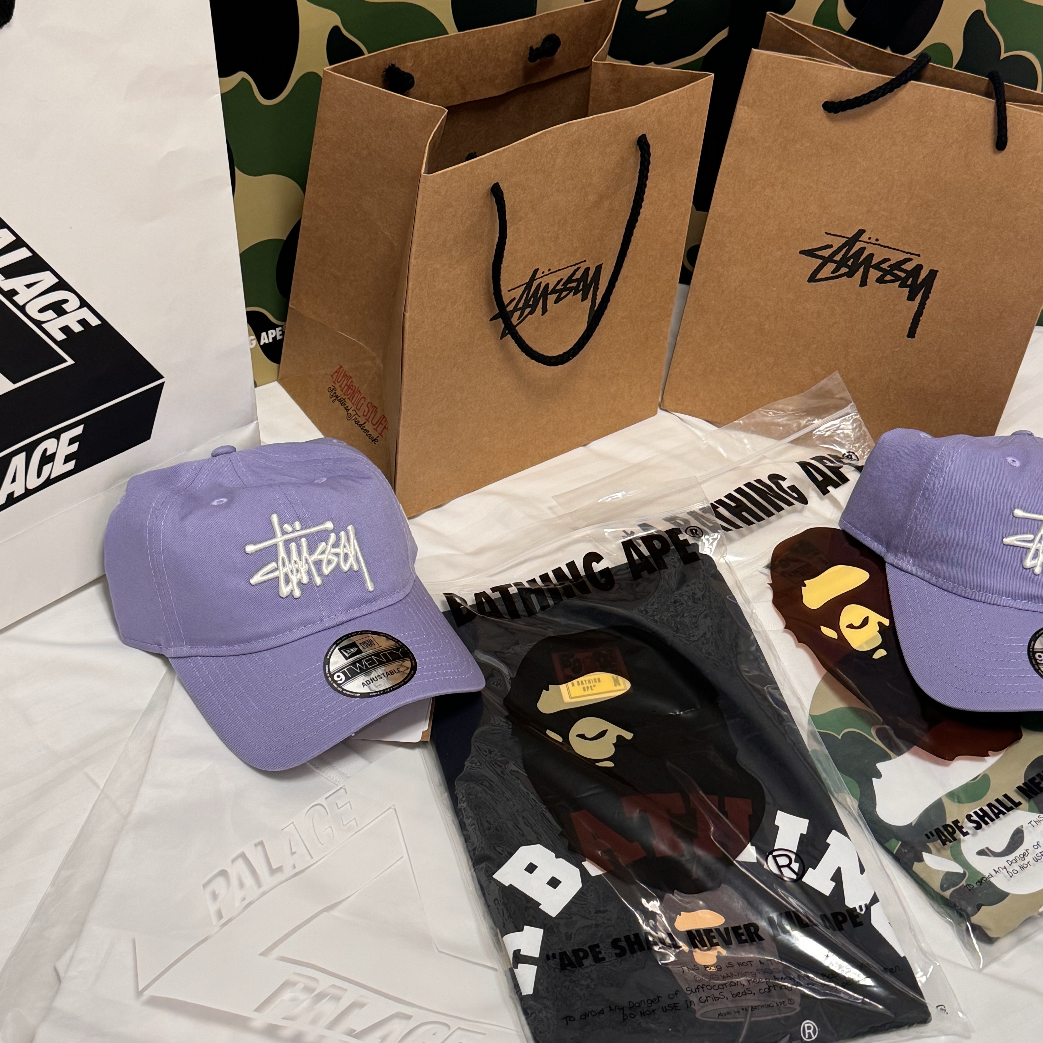 BAPE Japanese Wind Chimes College T-Shirt Black, Stussy Basic New Era 9Twenty Basic Strapback Brown 착용 스타일