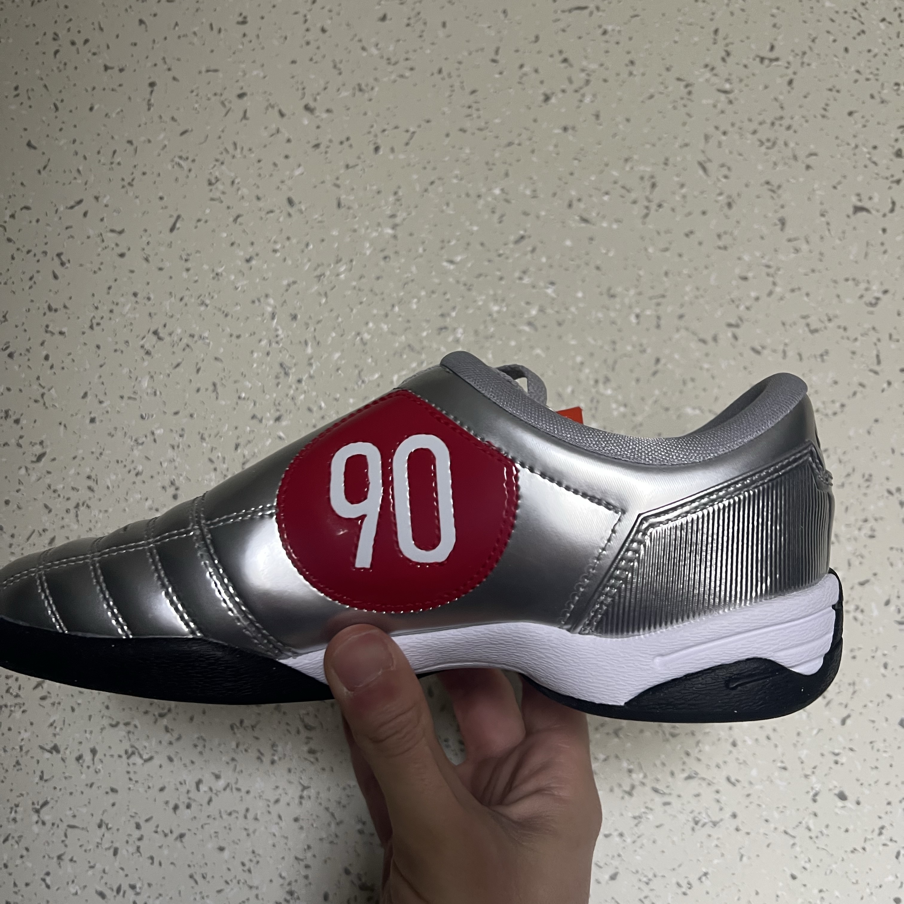 Nike Total 90 III SP Metallic Silver and Black 착용 스타일 - 1