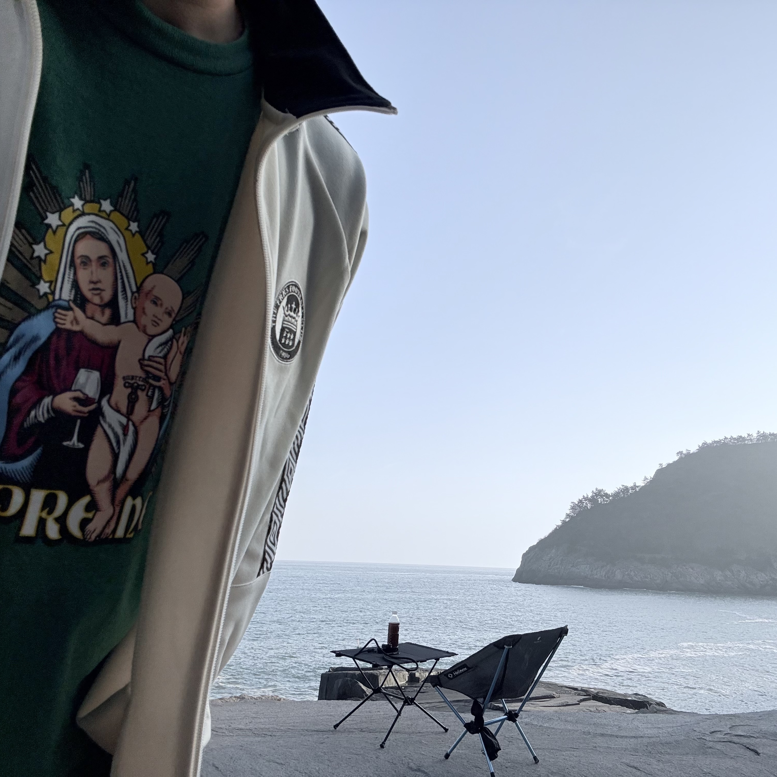 Supreme Blood T-Shirt Light Pine - 24FW, Helinox Chair Zero L Black 착용 스타일 - 1