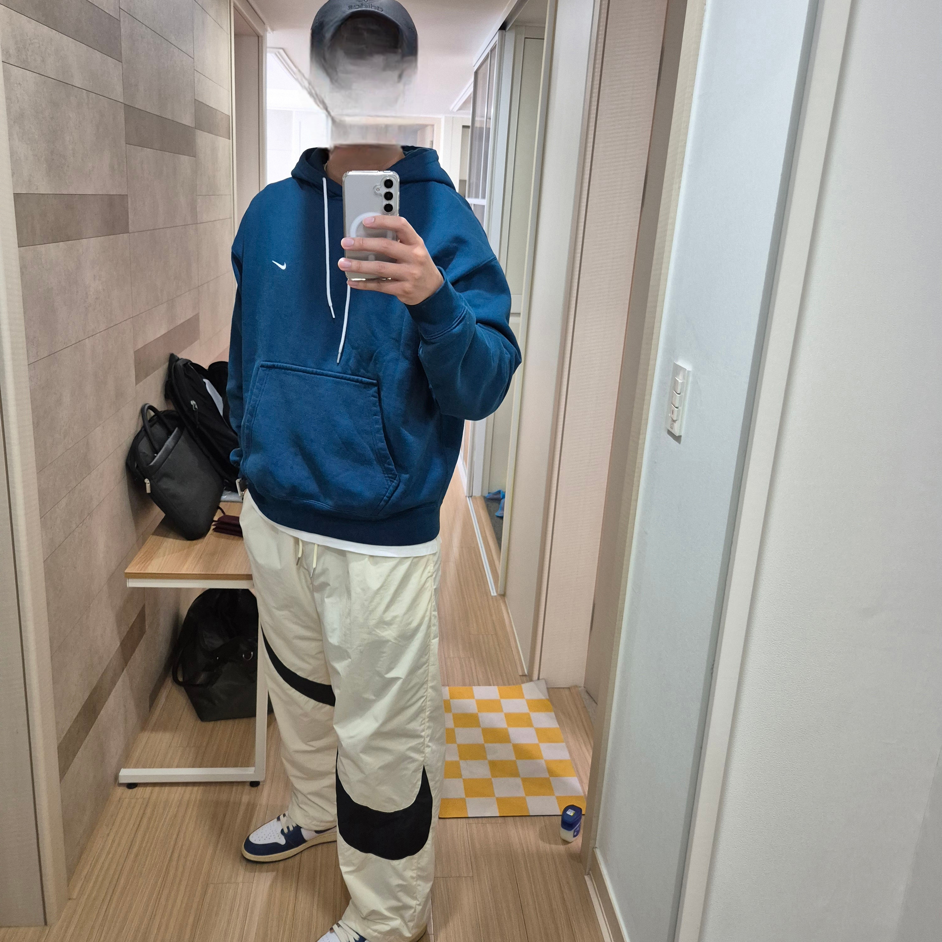 Jordan 1 x Union Retro High Blue Toe, Nike Swoosh Woven Pants Coconut Milk - Asia 착용 스타일