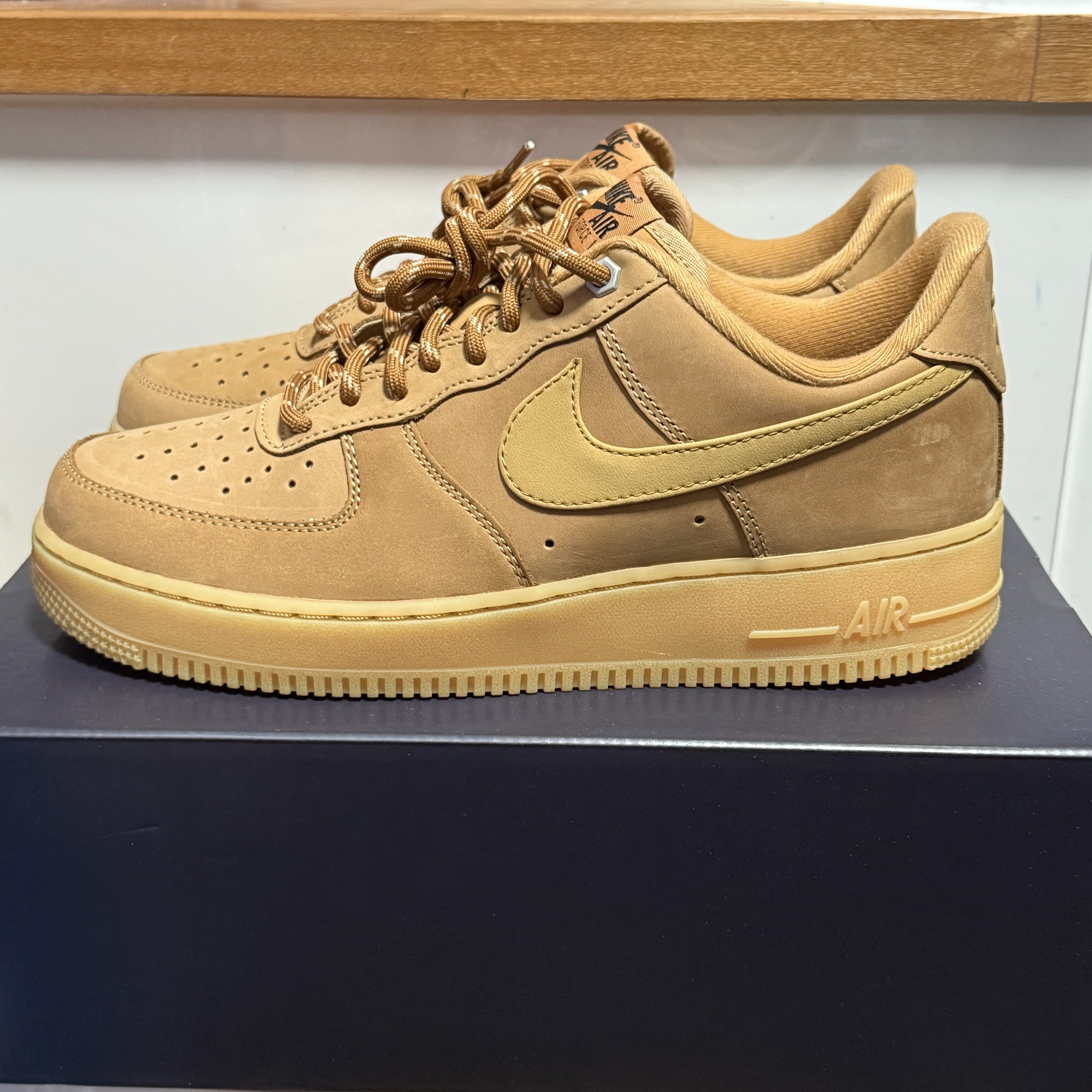 Nike Air Force 1 '07 WB Flax 착용 스타일