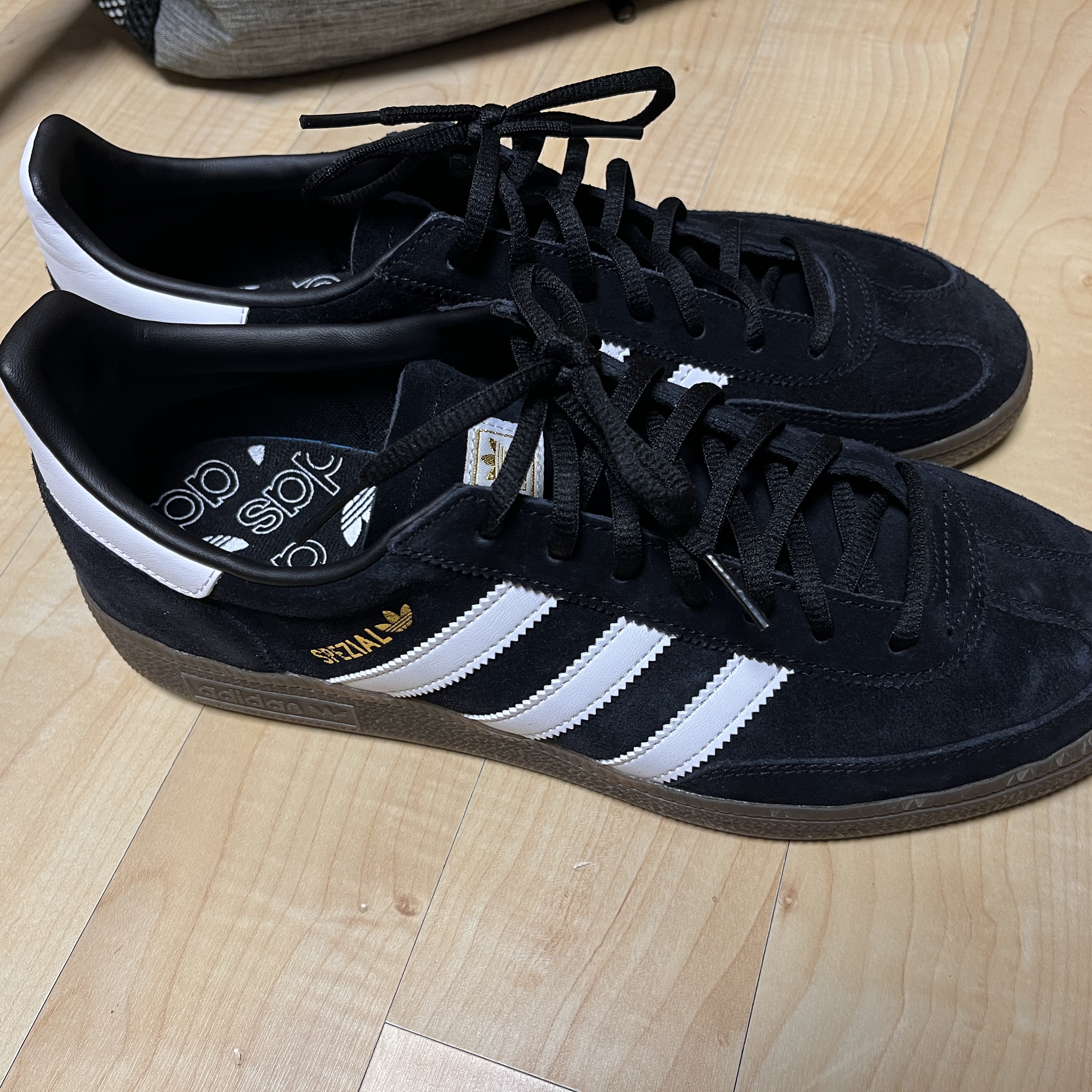 Adidas Spezial Handball Core Black 착용 스타일 - 1