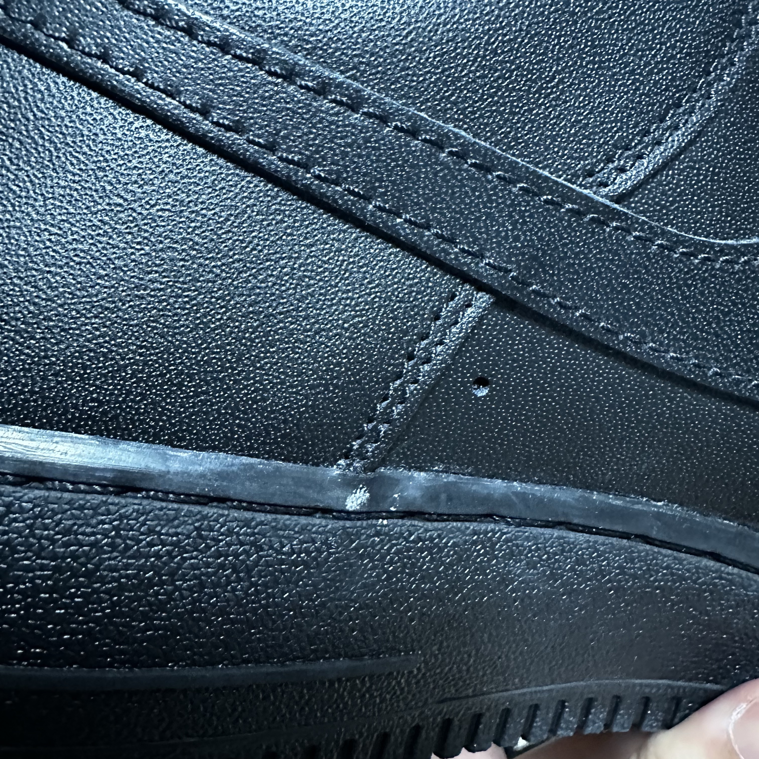 Nike Air Force 1 '07 Low Triple Black 착용 스타일