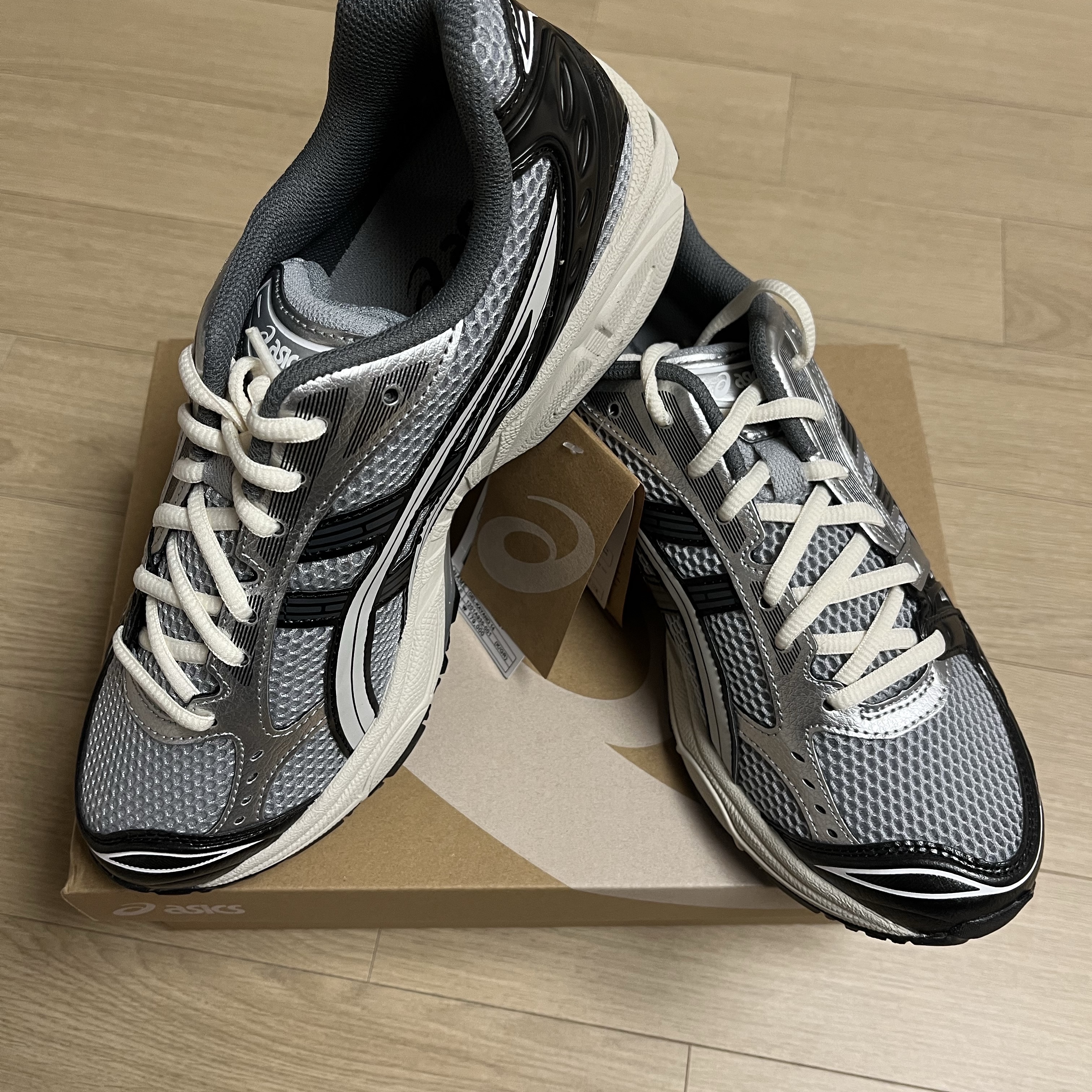 Asics Gel-Kayano 14 Black Glacier Grey 착용 스타일