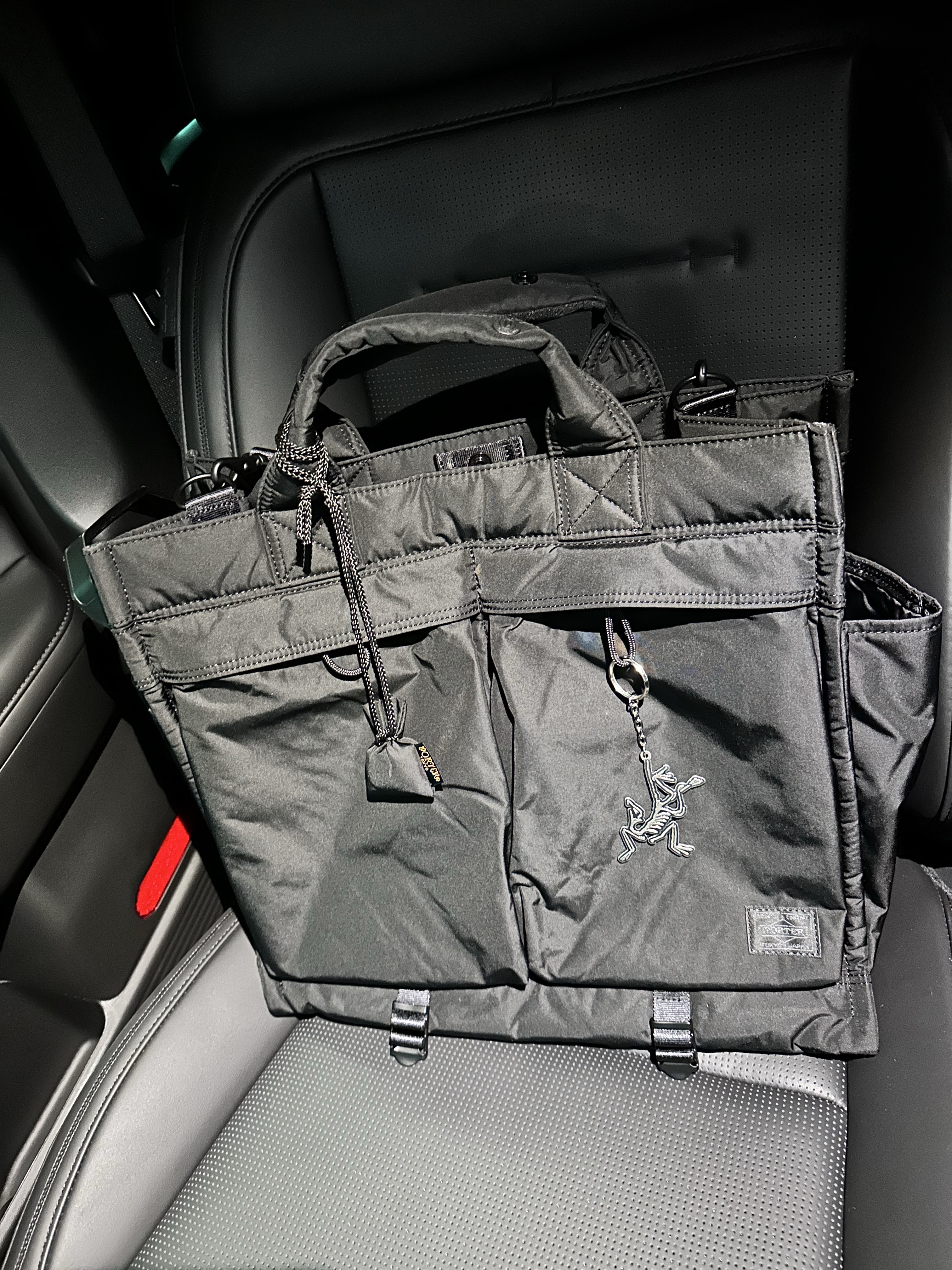 Porter Senses Tote Bag L Black 착용 스타일