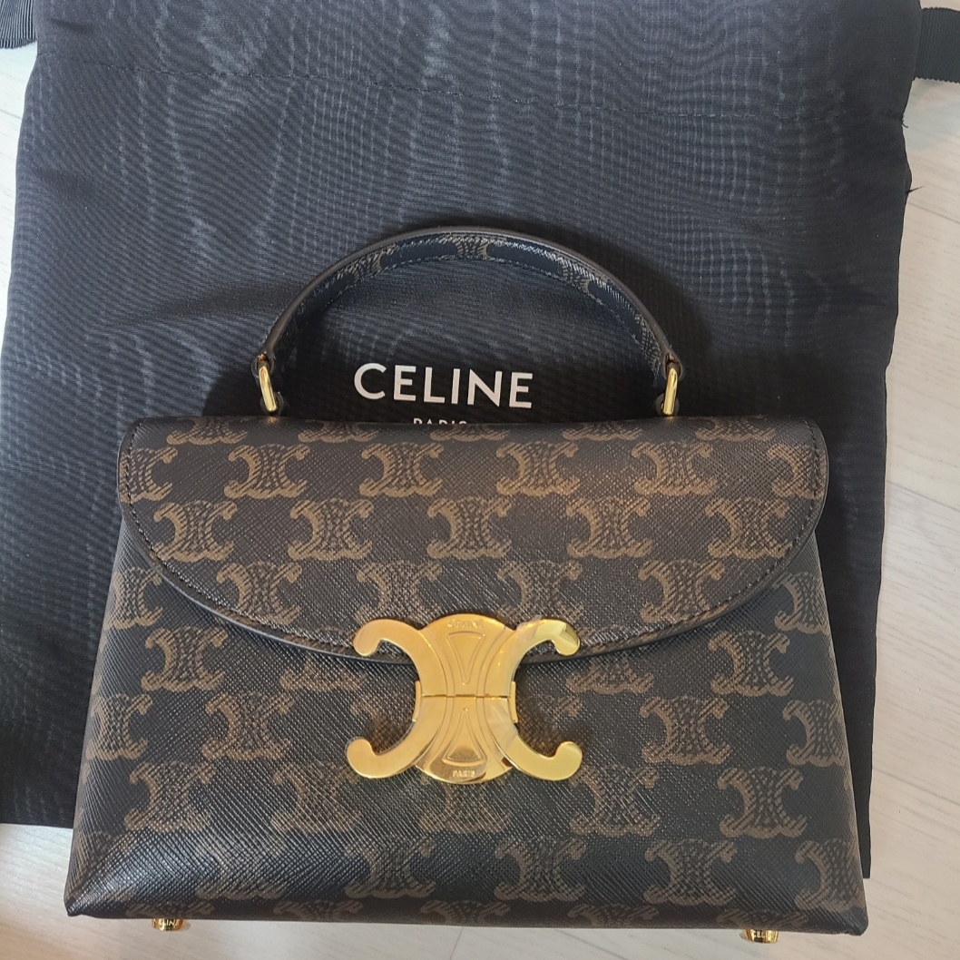 Celine Teen Nino Bag in Triomphe Canvas Tan 착용 스타일