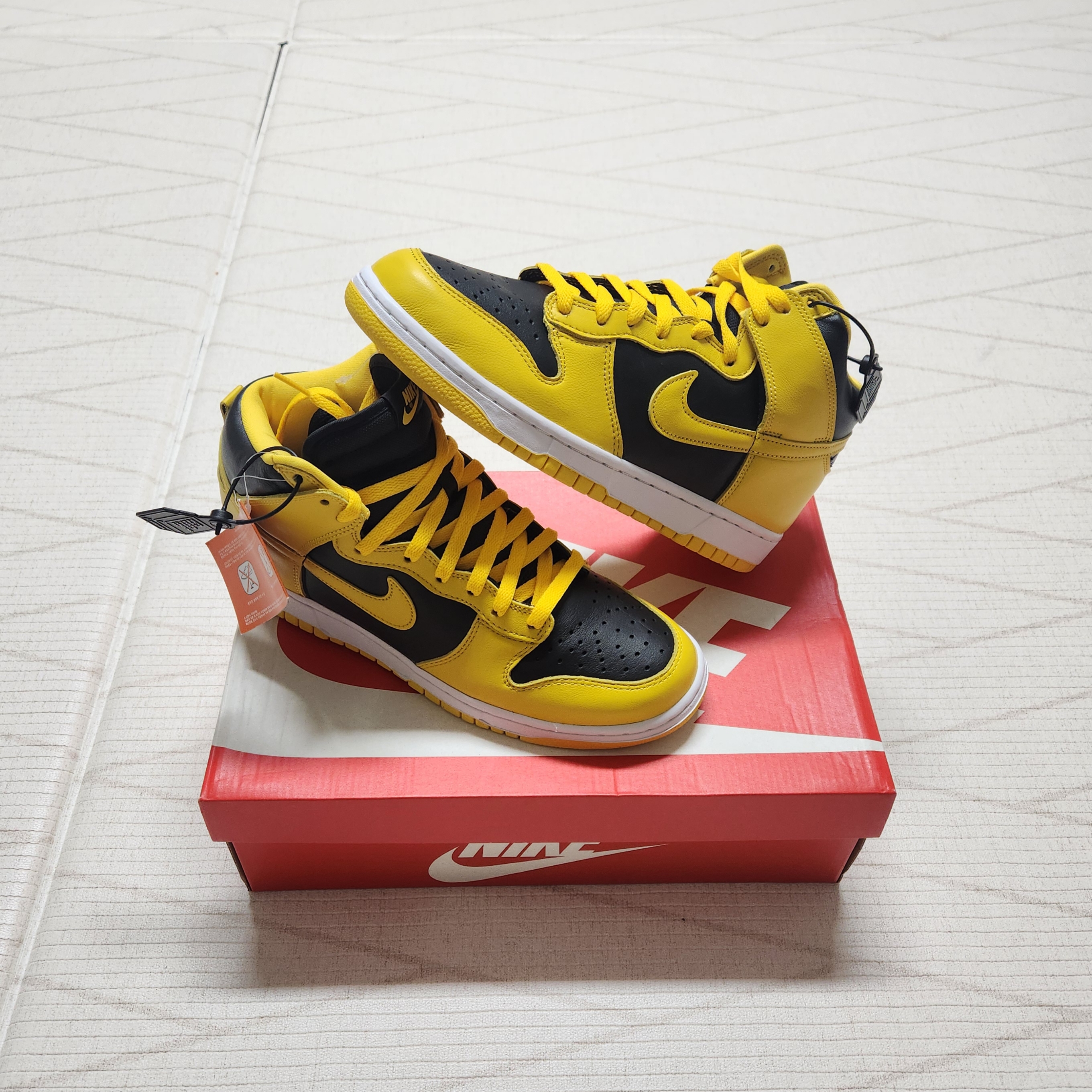 Nike Dunk High SP Varsity Maize 착용 스타일 - 3