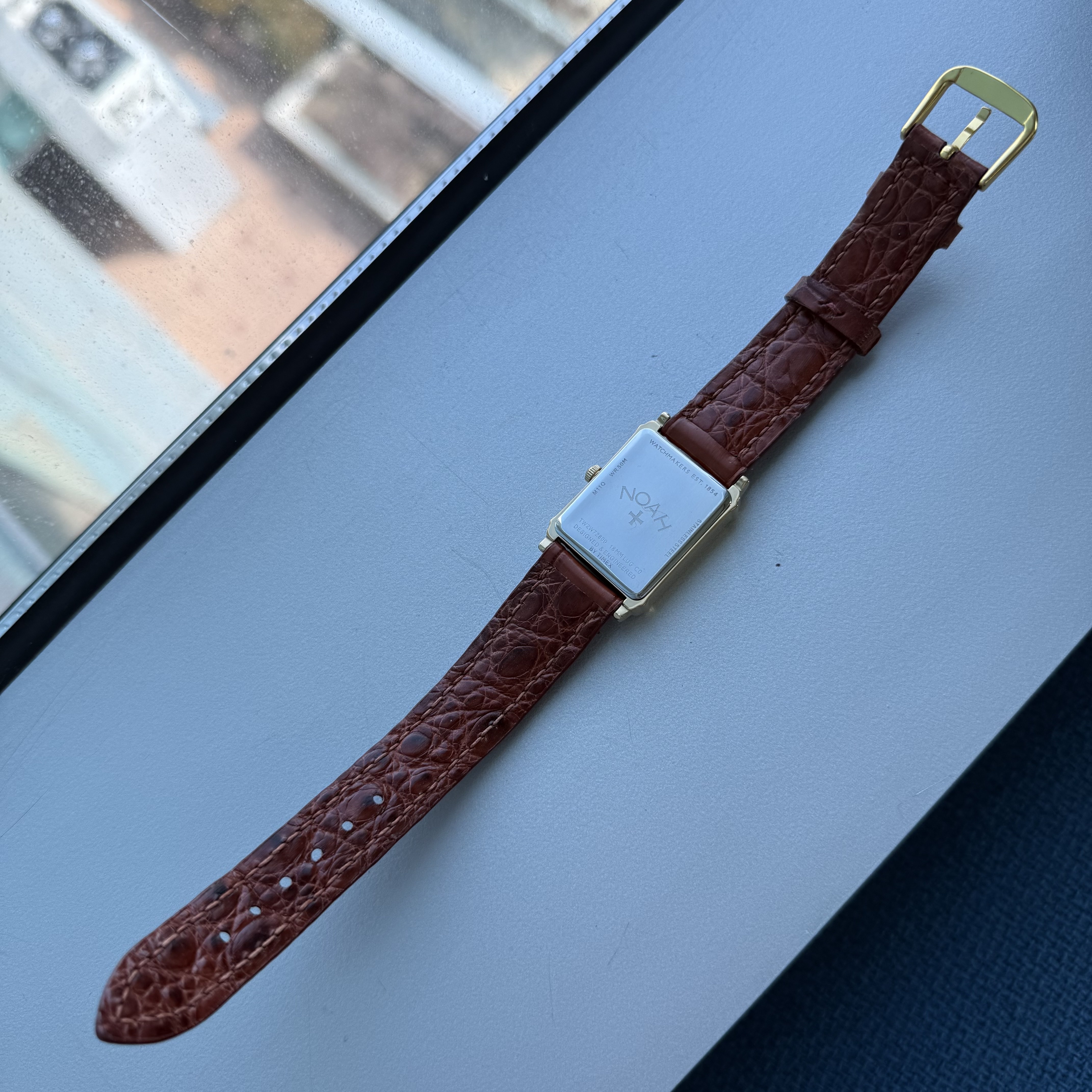 Timex x Noah Sun and Moon Watch Black Gold 착용 스타일 - 8