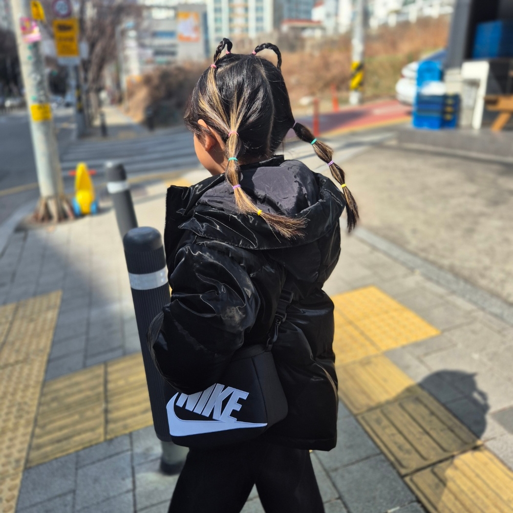 NIke Mini Shoebox Crossbody Bag 3L Black 착용 스타일