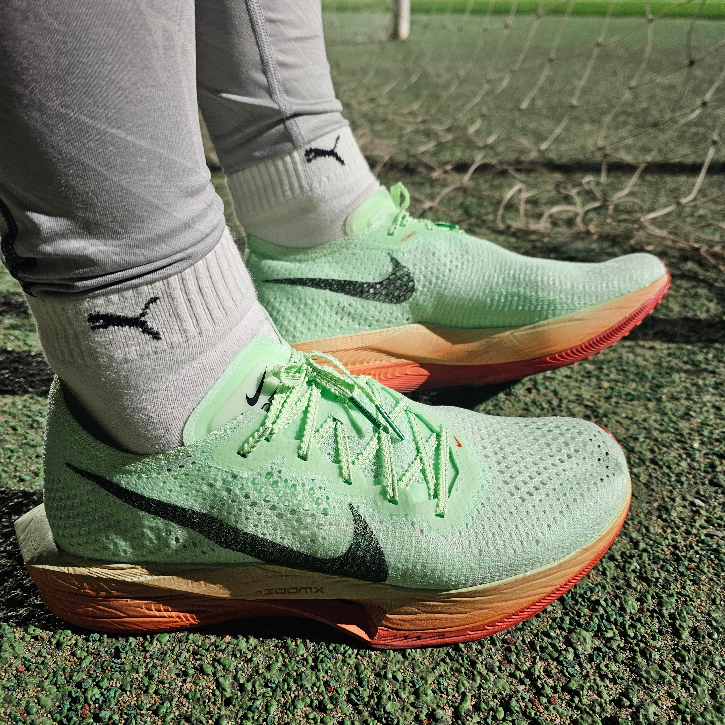Nike ZoomX Vaporfly Next% 3 Vapor Green Dragon Red 착용 스타일 - 4