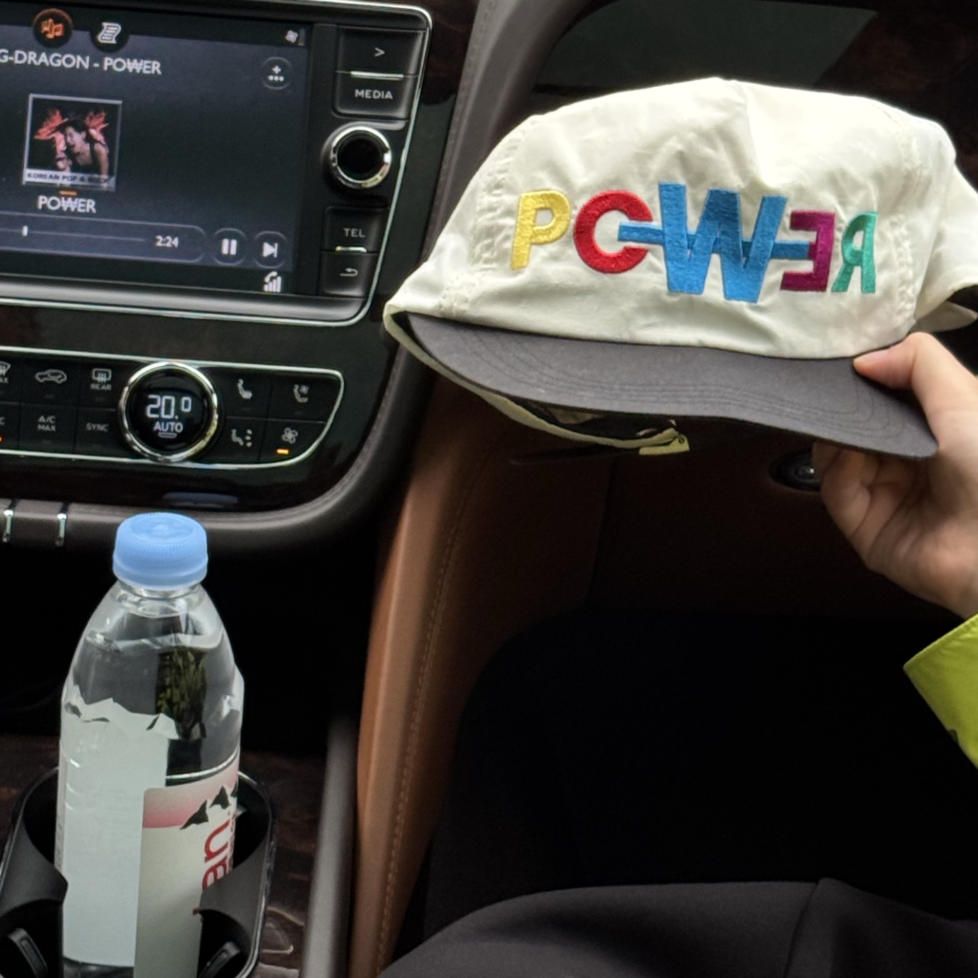 G-DRAGON Power Ball Cap White 착용 스타일 - 3