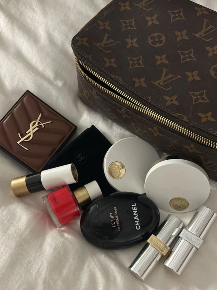 Yves Saint Laurent Couture Mini Clutch Eye Palette 100 Stora Dolls, Hermes Rouge Herme Satin Lipstick 20 Beige d'Automne 착용 스타일 - 1