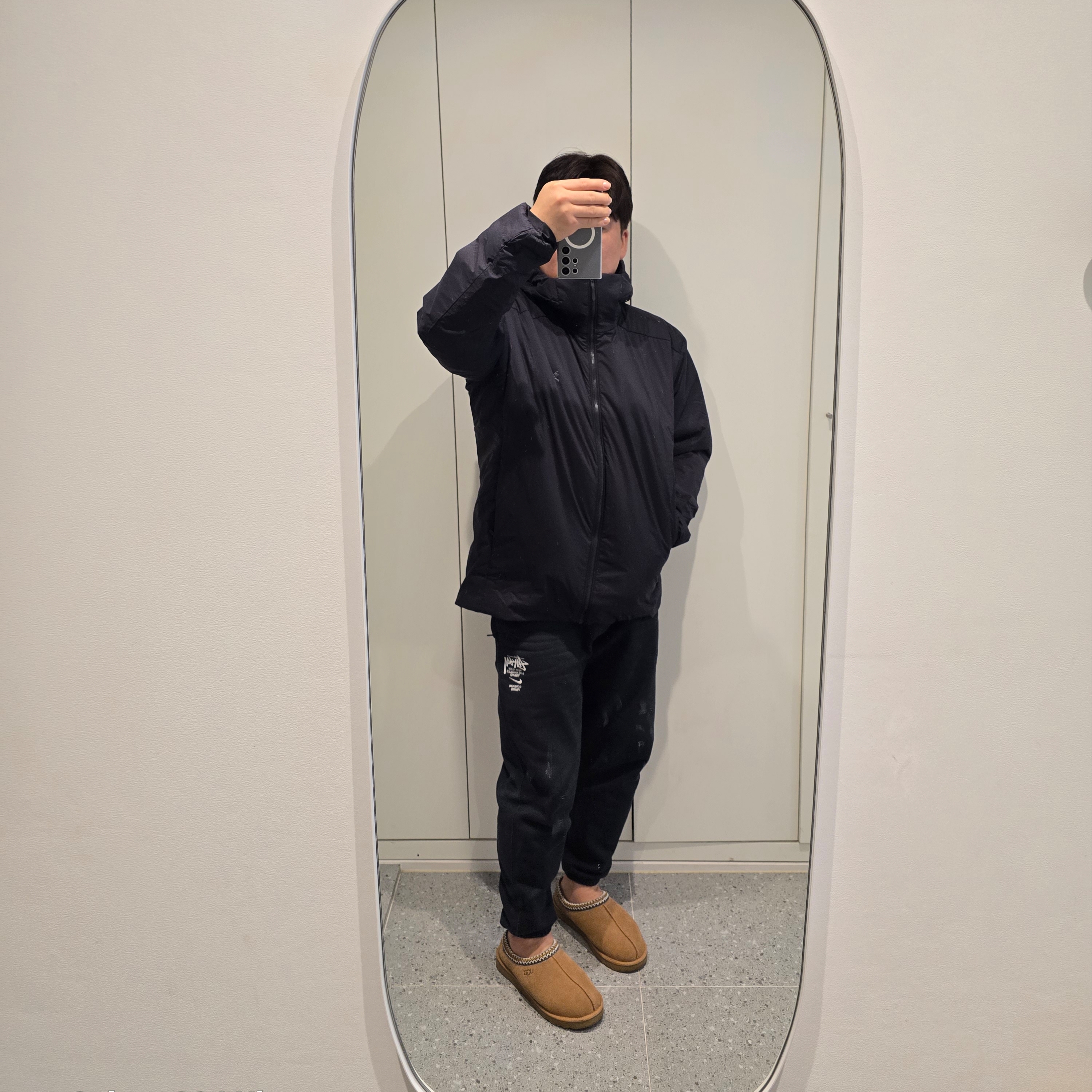 Arc'teryx Atom Heavyweight Hoody Black, Nike Air Force 1 '07 WB Flax 착용 스타일 - 2