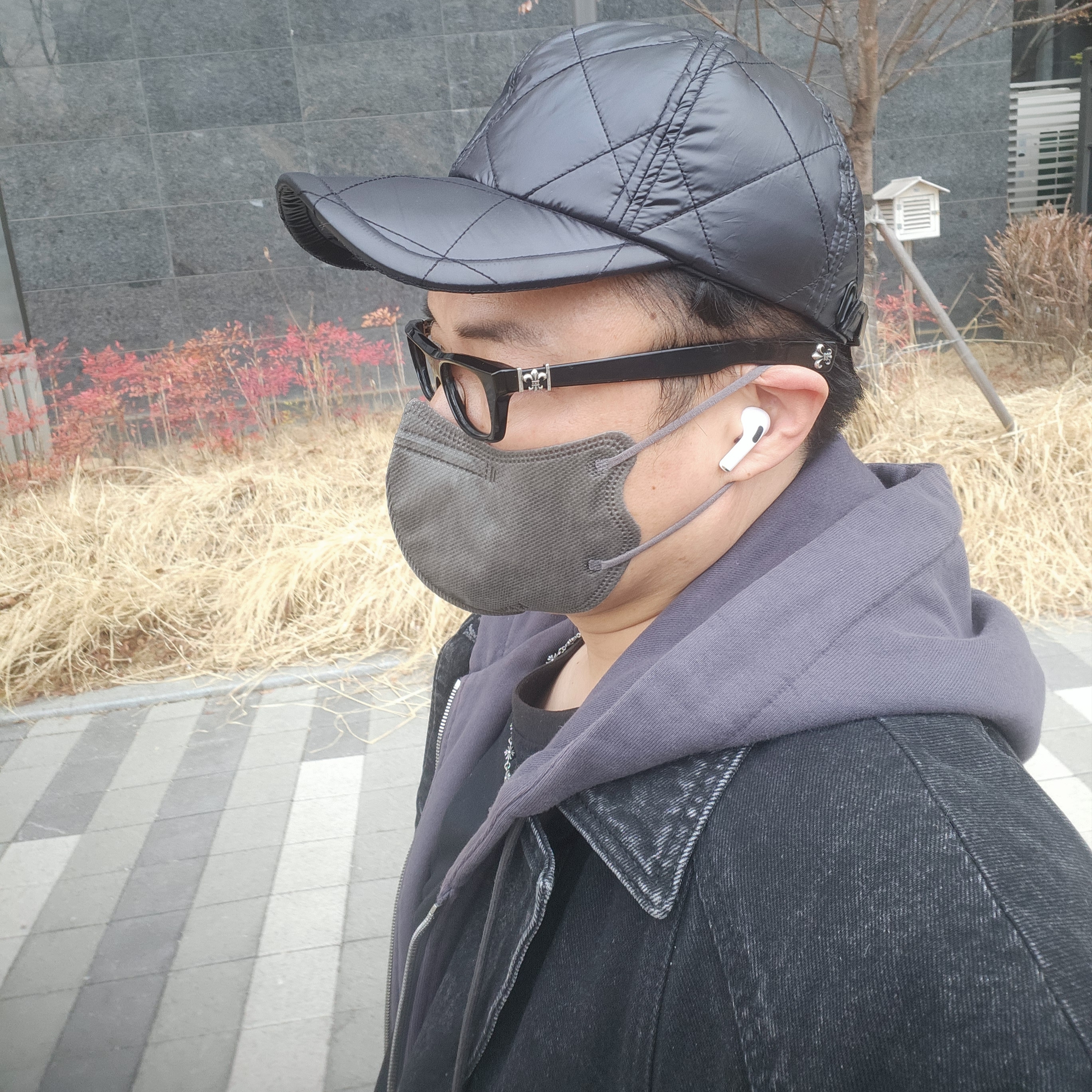 Juun.J Low Crotch Pants Black, Wooyoungmi Cotton Back Logo T-shirt Black - 23SS 착용 스타일 - 2