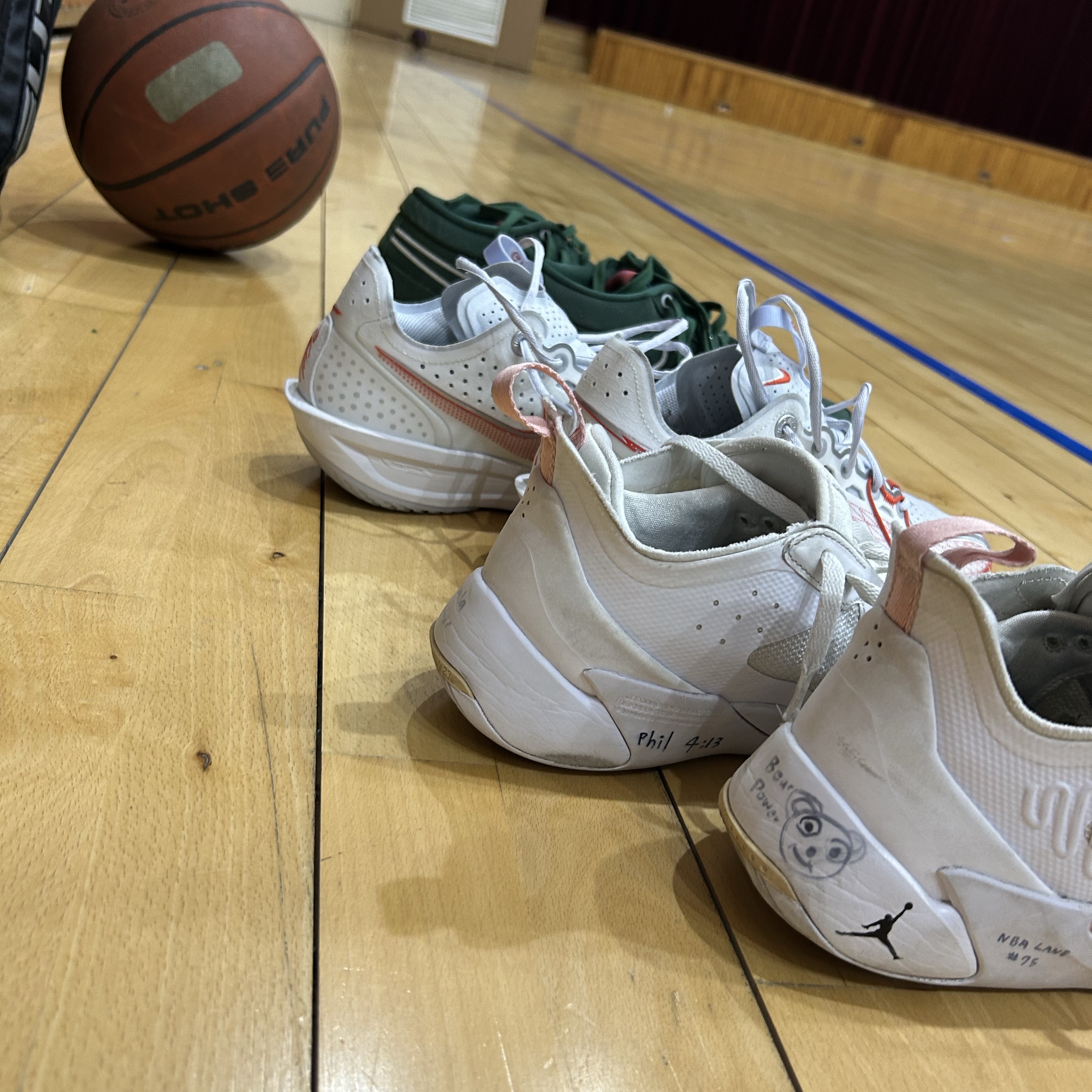 Jordan Luka 1 PF White Bleached Coral, Nike Air Zoom GT Cut 3 EP Summit White Picante Red 착용 스타일 - 2