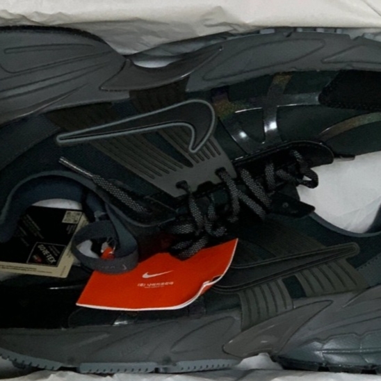 (W) Nike V2K Run Gore-Tex Black Iron Grey 착용 스타일