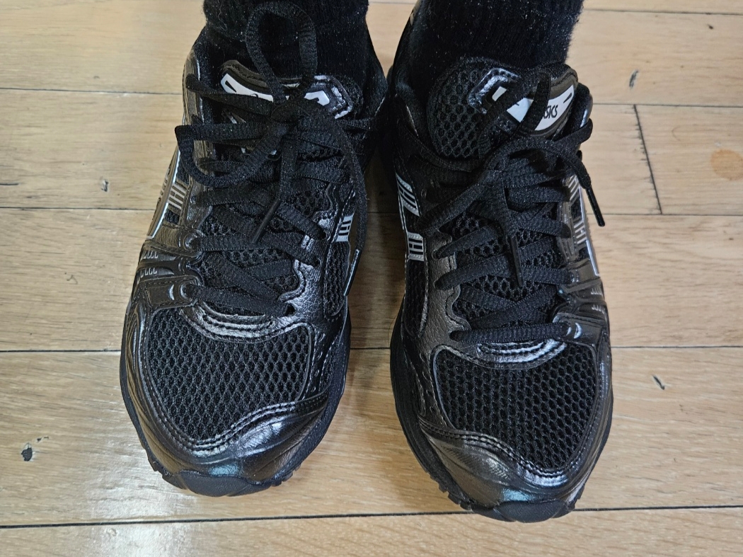 Asics Gel-Kayano 14 Black Pure Silver 착용 스타일