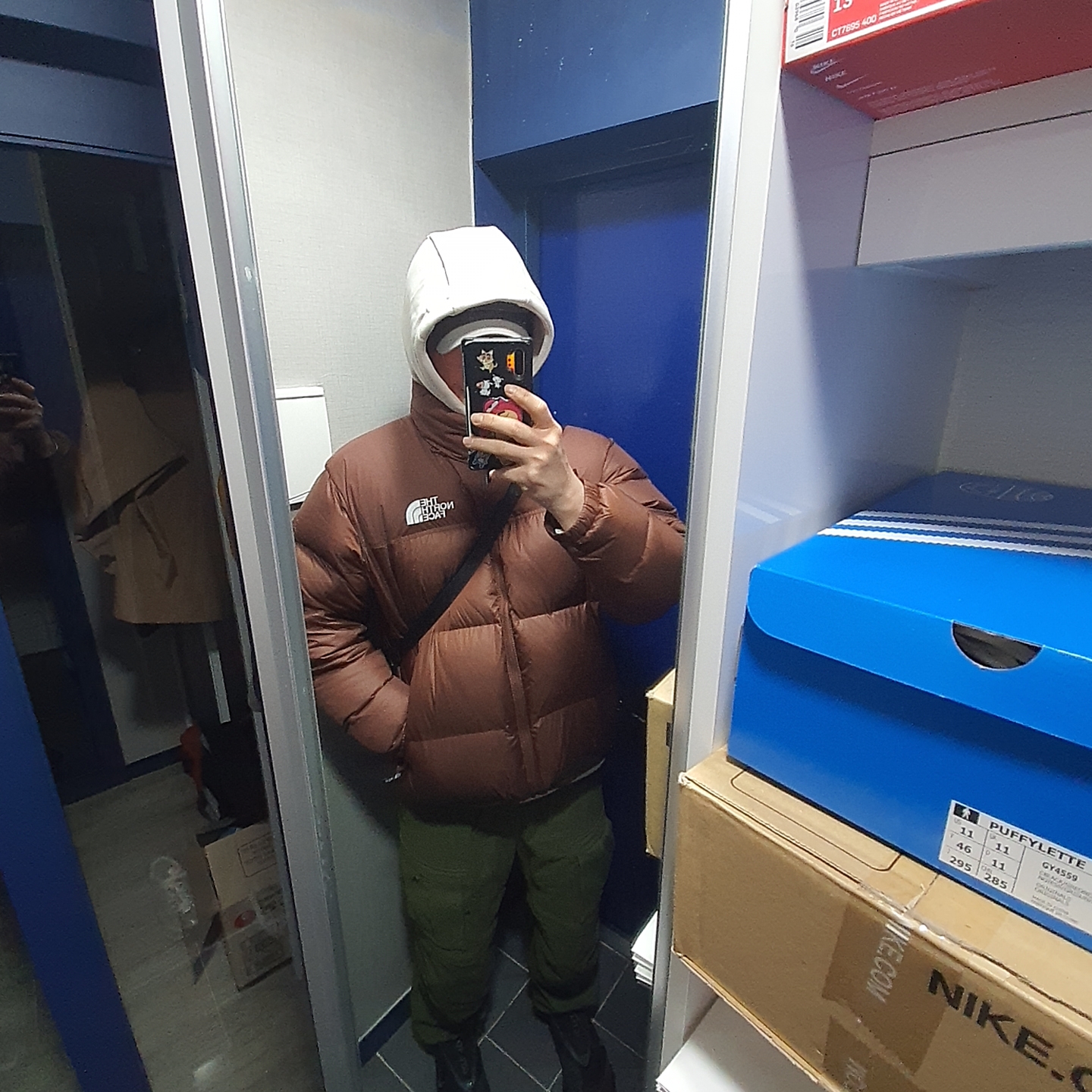 The North Face 1996 Eco Nuptse Jacket Brown, Nike ACG Therma-Fit Pullover Fleece Hoodie Light Orewood Brown Hyper Crimson - Asia 착용 스타일