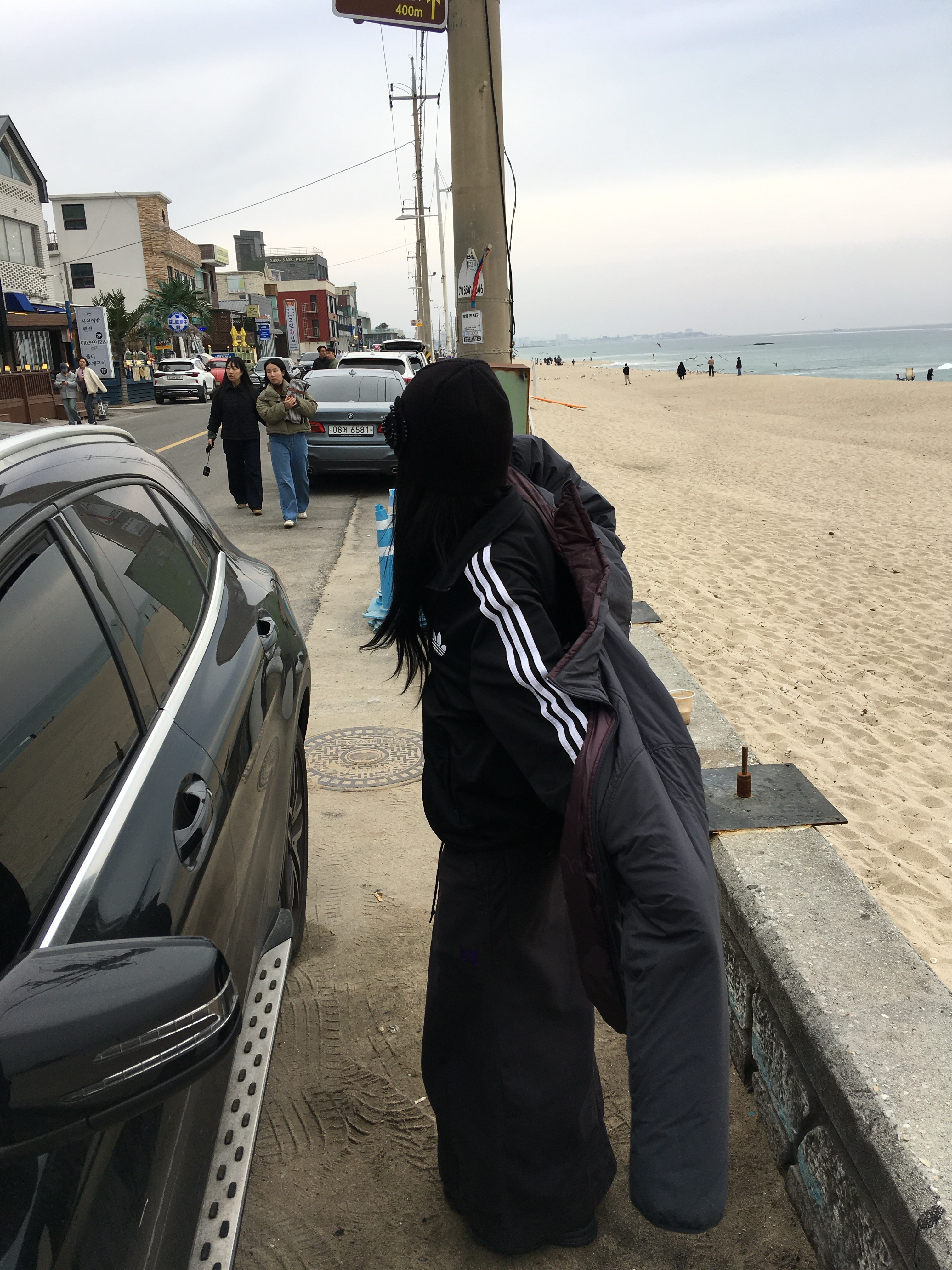 아식스 조그 100 S 블랙 - 2E 와이드, 아디다스 아디컬러 클래식 베켄바우어 트랙탑 블랙 - KR 사이즈 착용 스타일 - 1
