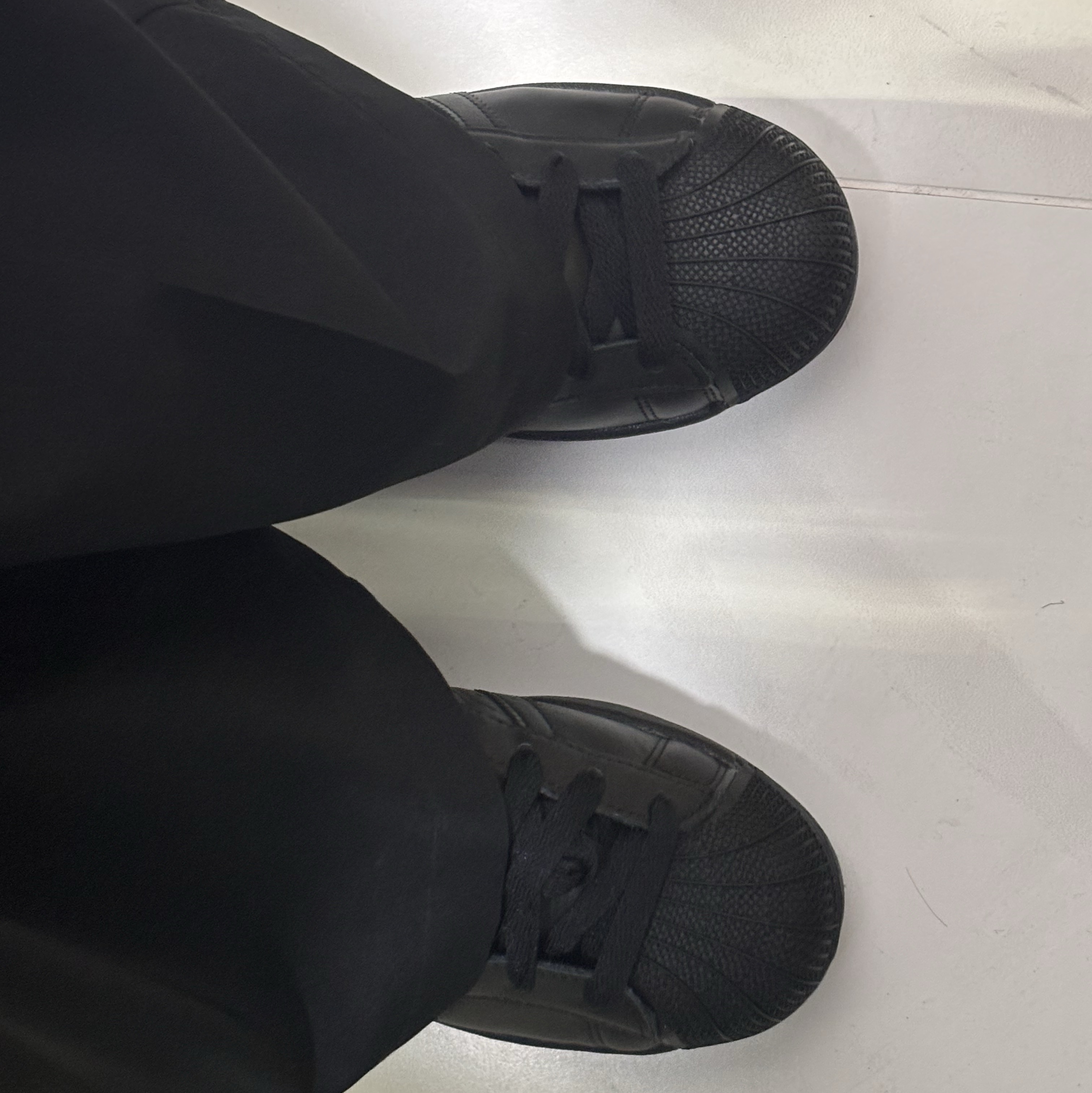 Adidas Superstar II Core Black 착용 스타일