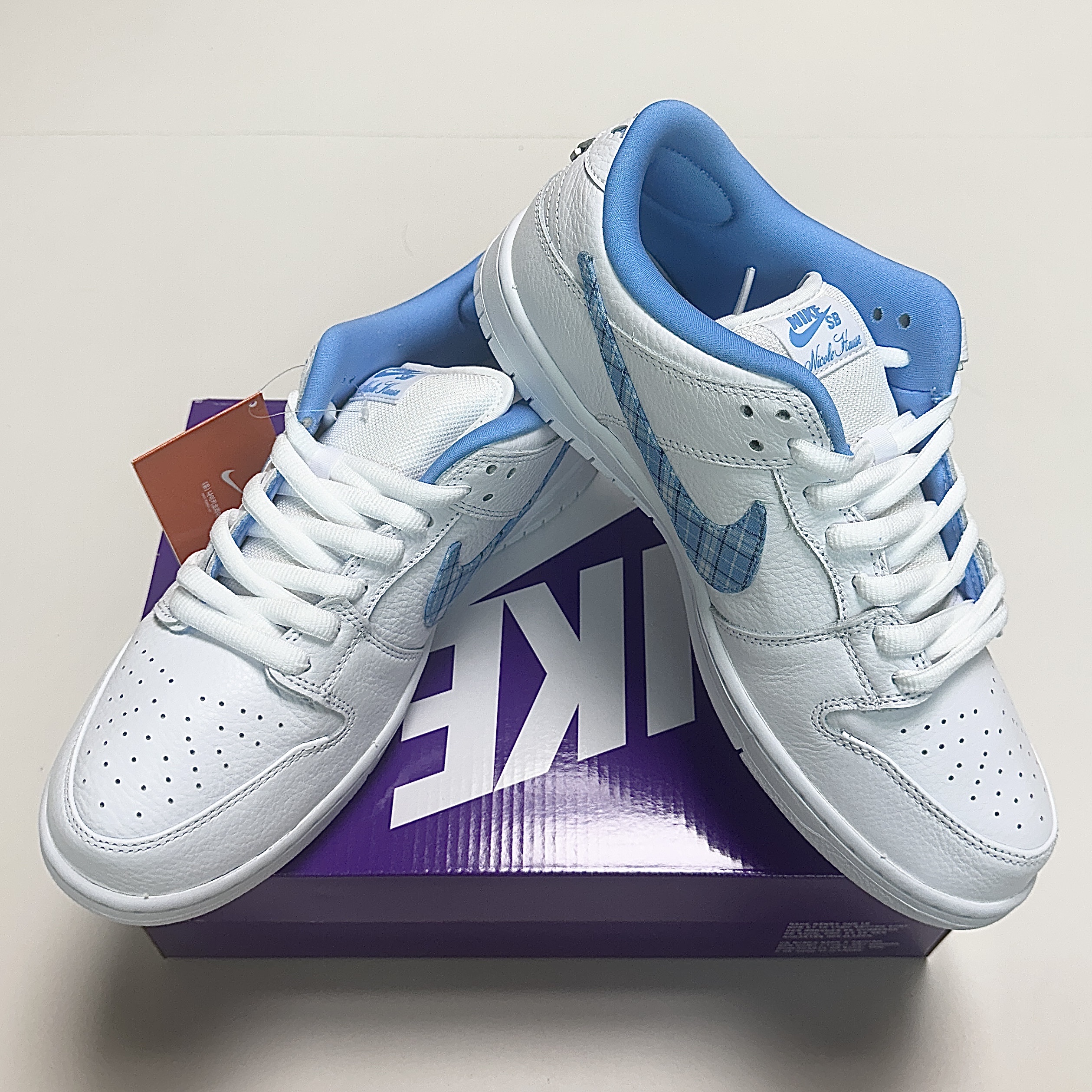 Nike x Nicole Hause SB Dunk Low Pro White and University Blue 착용 스타일 - 4