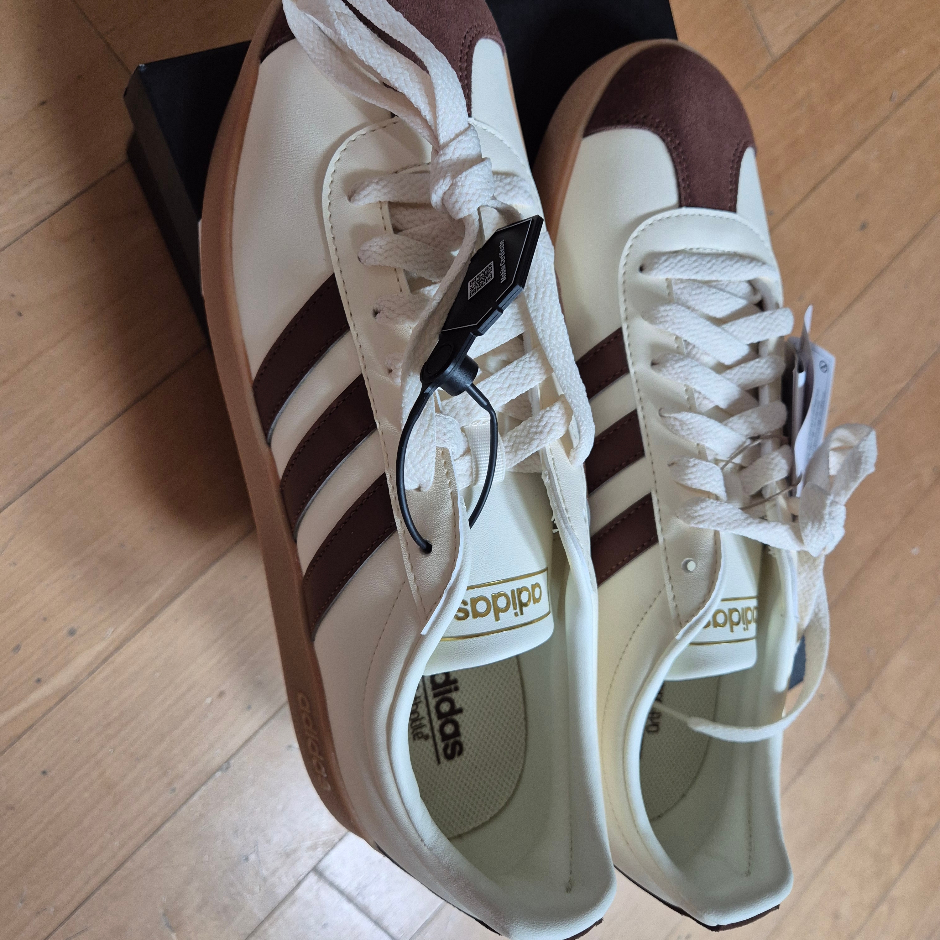Adidas VL Court 2.0 Cream Brown 착용 스타일