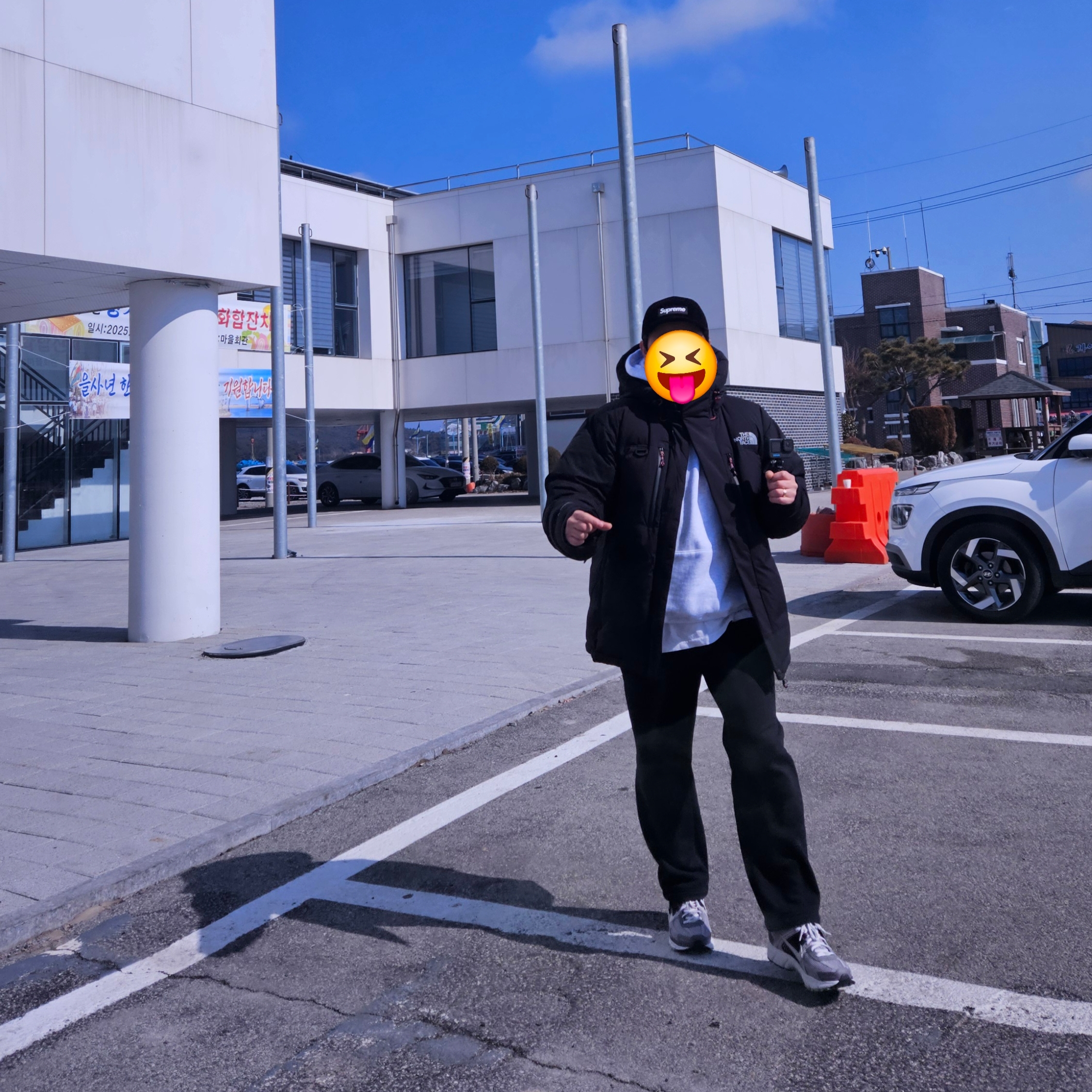 (W) Nike Zoom Vomero 5 Cobblestone and Flat Pewter, The North Face Himalayan 30th Anniversary Parka Black - 24FW 착용 스타일 - 2