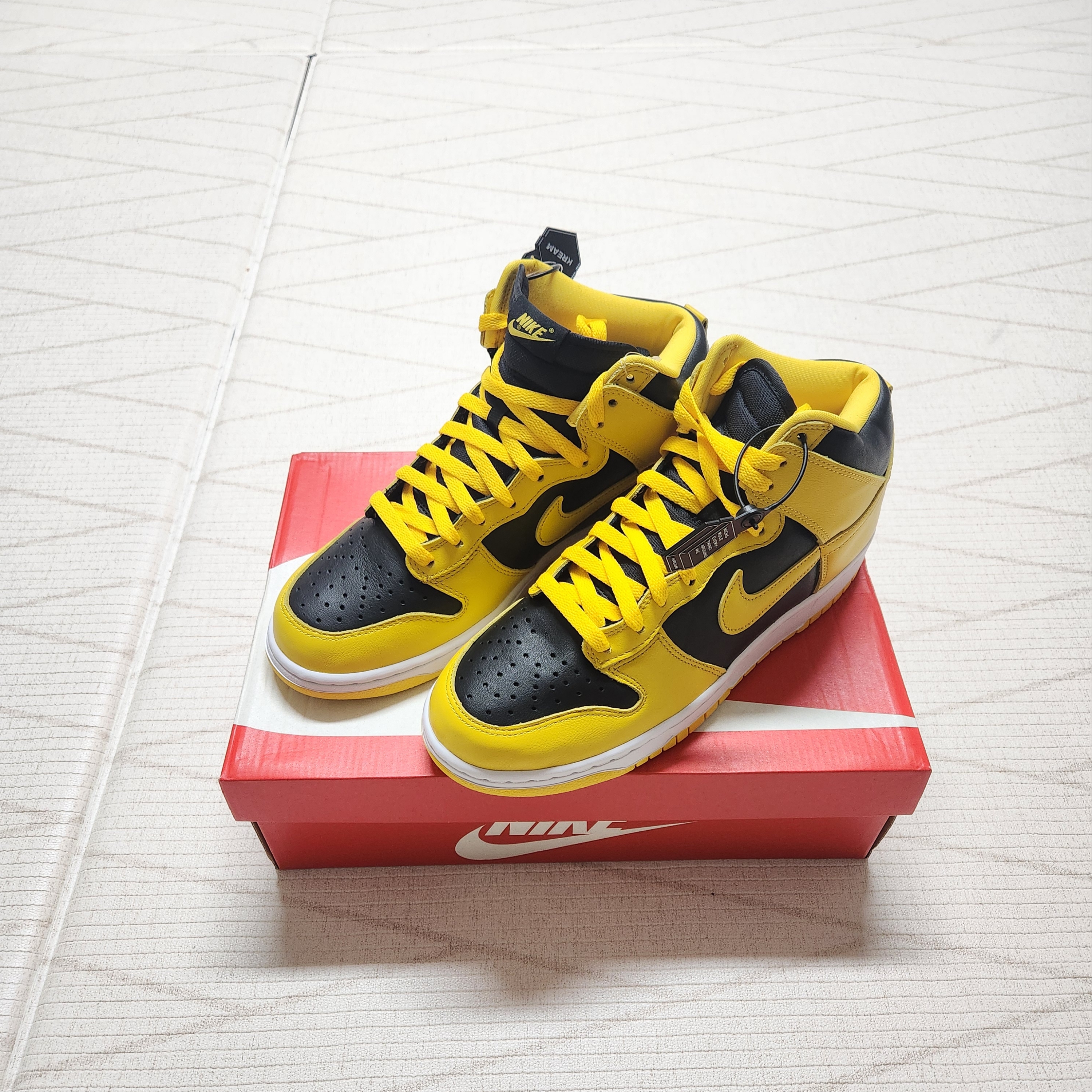Nike Dunk High SP Varsity Maize 착용 스타일 - 1