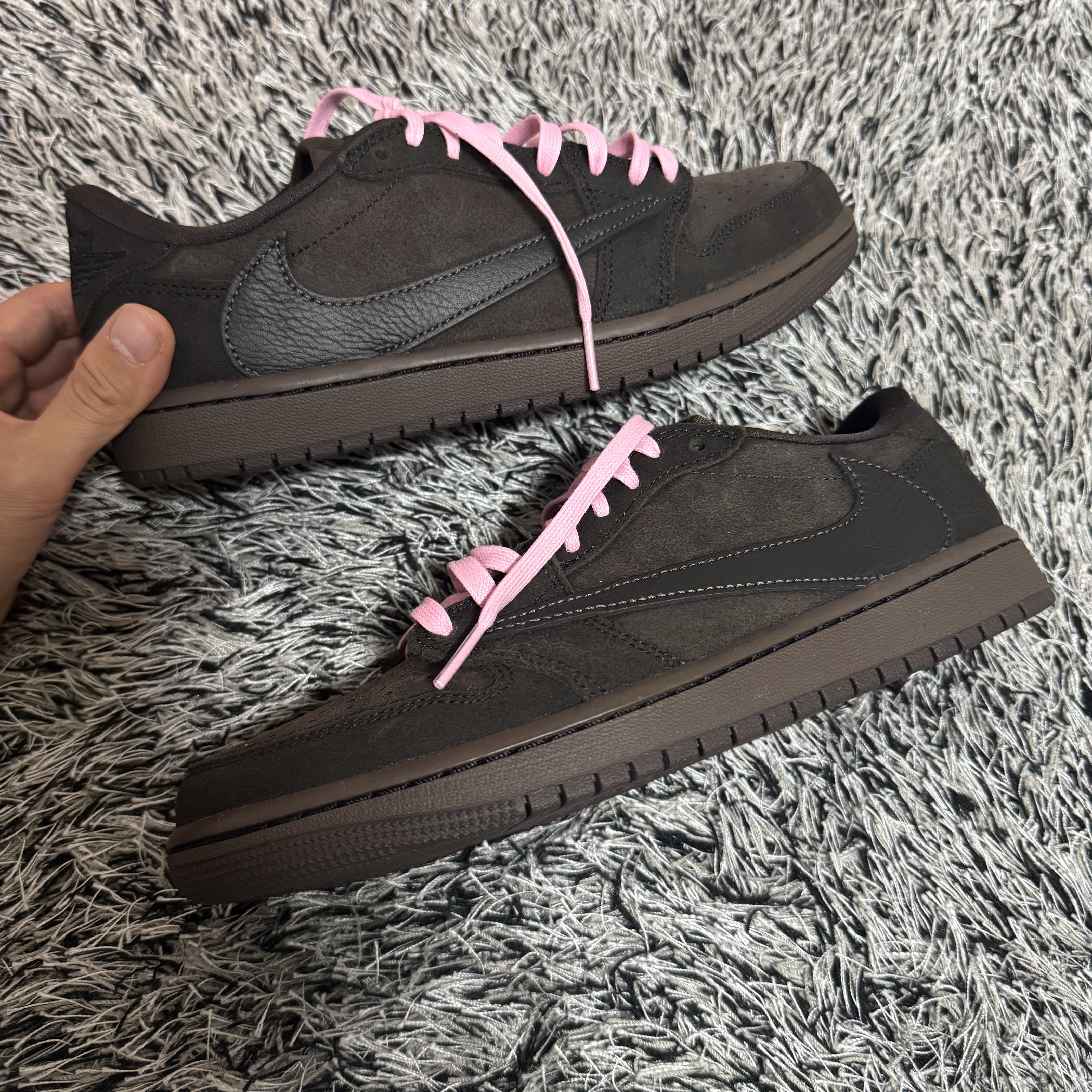 Jordan 1 x Travis Scott Retro Low OG SP Velvet Brown and Dark Mocha 착용 스타일