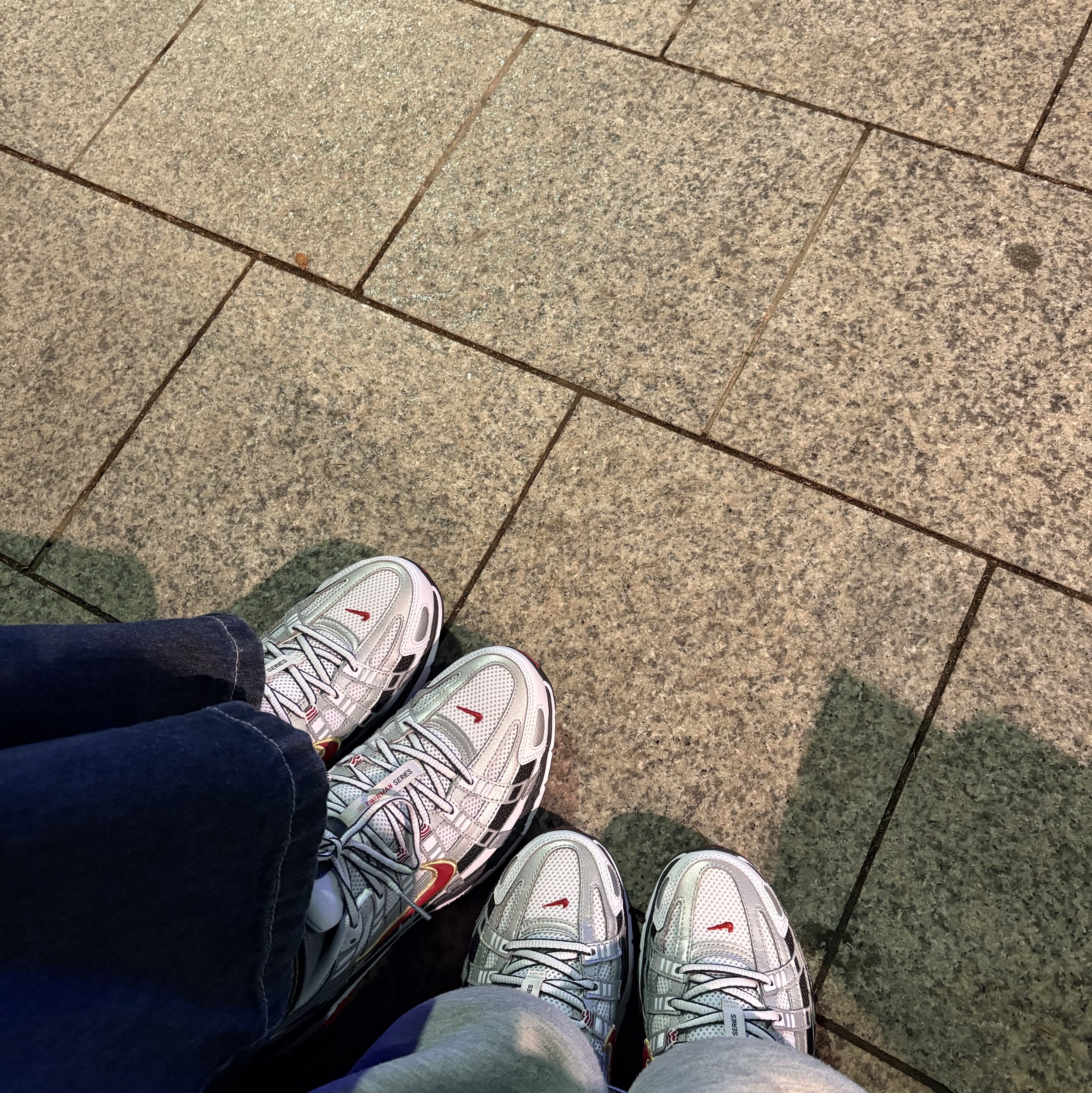 (W) Nike P-6000 Metallic Silver Red 착용 스타일