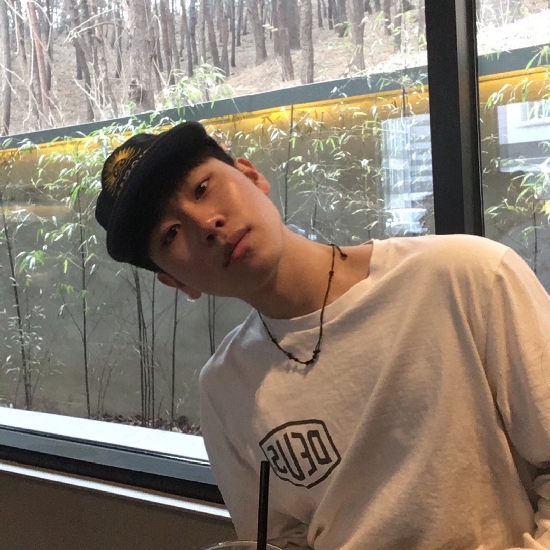 Deus Ex Machina Seoul College Long Sleeve T-Shirt White, Hello Sunrise Washed Two Tone Logo 6Panel Cap Navy 착용 스타일 - 1