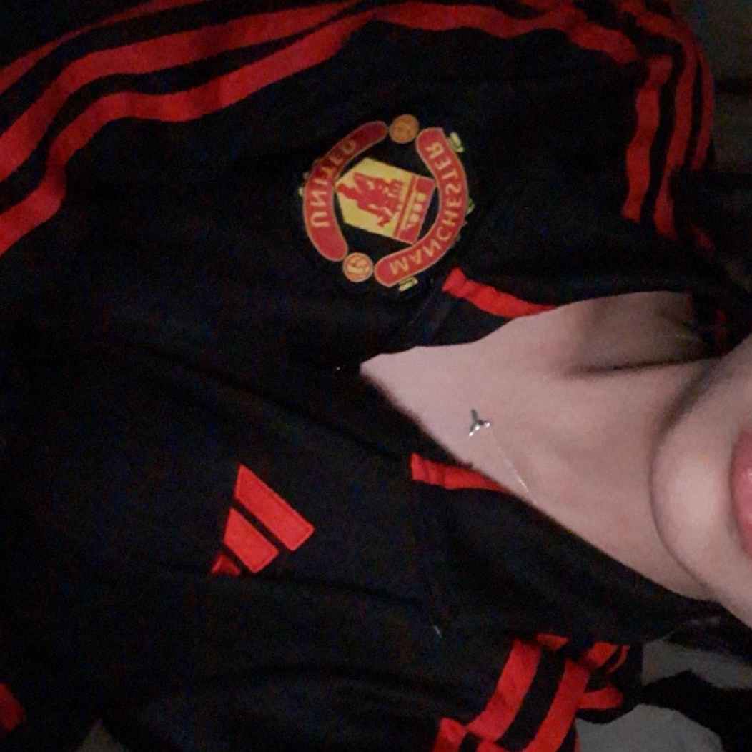 Adidas Manchester United DNA Track Top Black - US Sizing 착용 스타일