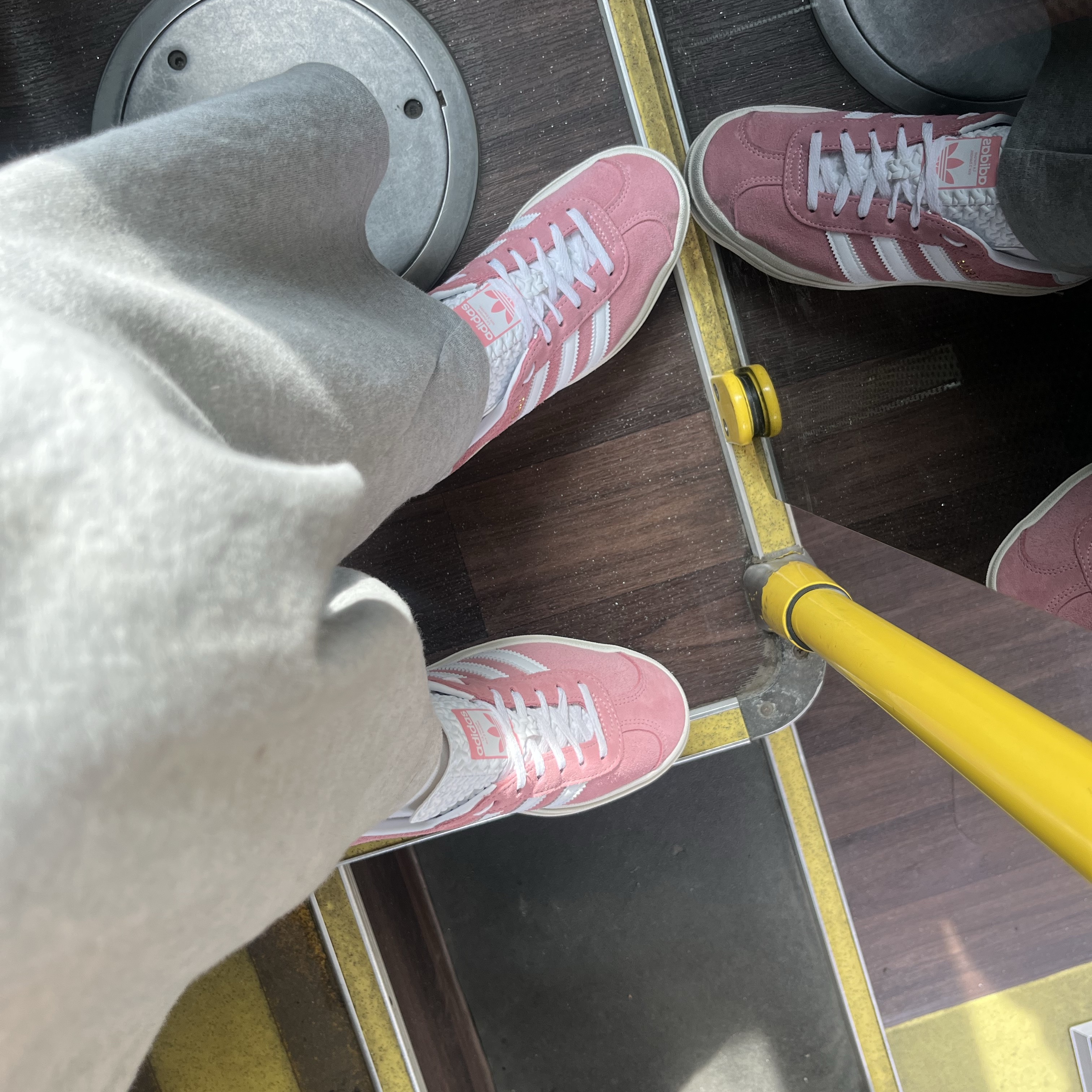 (W) Adidas Gazelle Bold Super Pop 착용 스타일 - 1