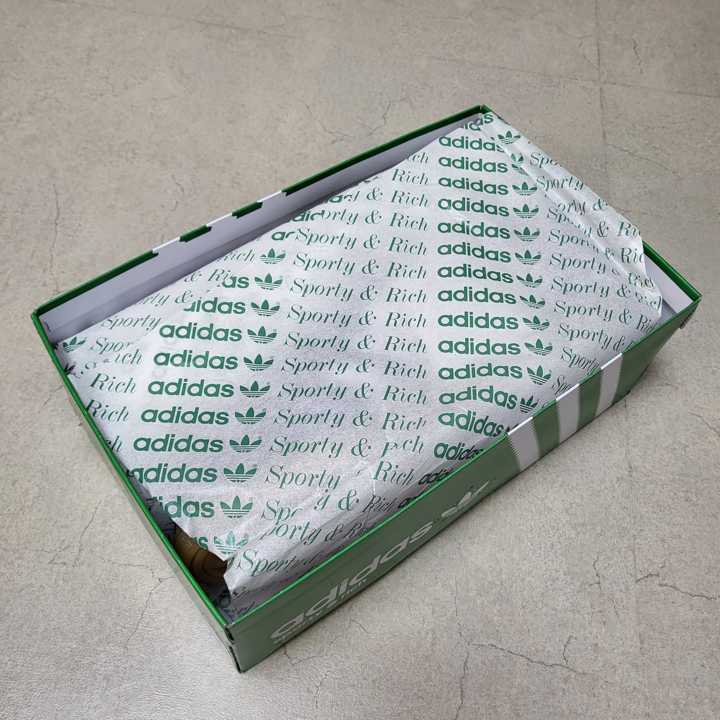 Adidas x Sporty & Rich Handball Spezial Night Indigo Cloud White 착용 스타일 - 3
