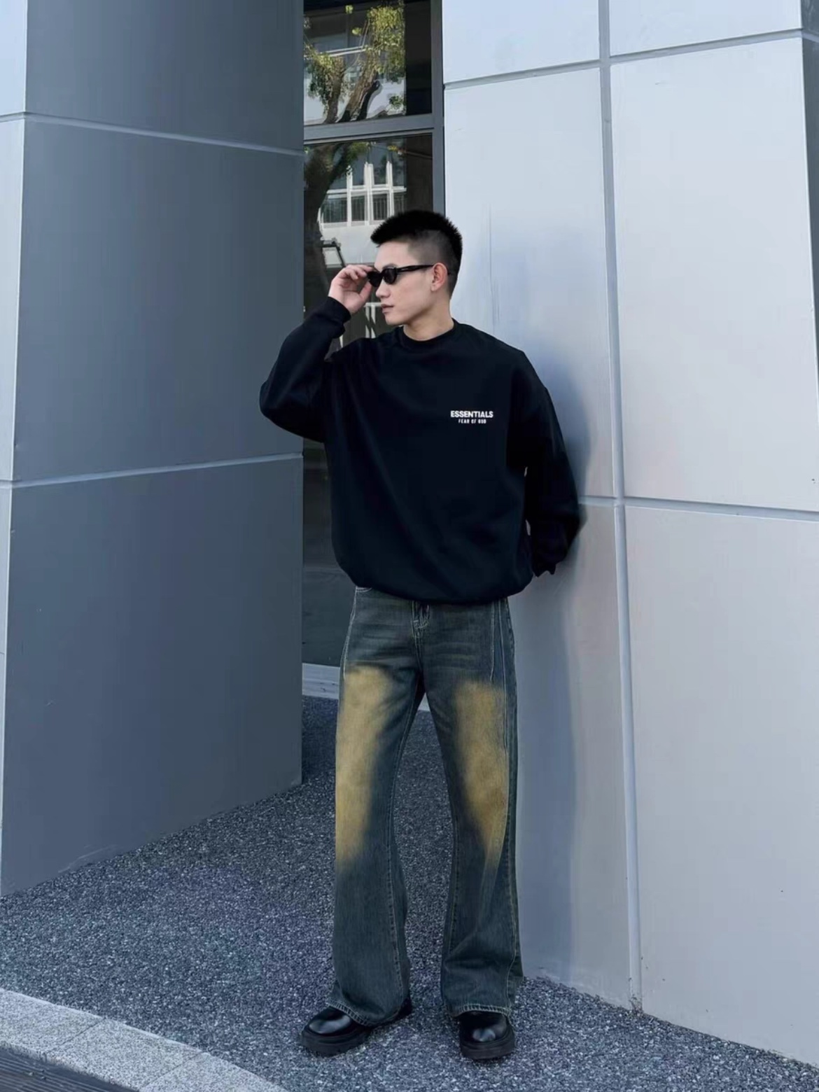 에센셜 플리스 크루넥 블랙 - 24FW 착용 스타일 - 2