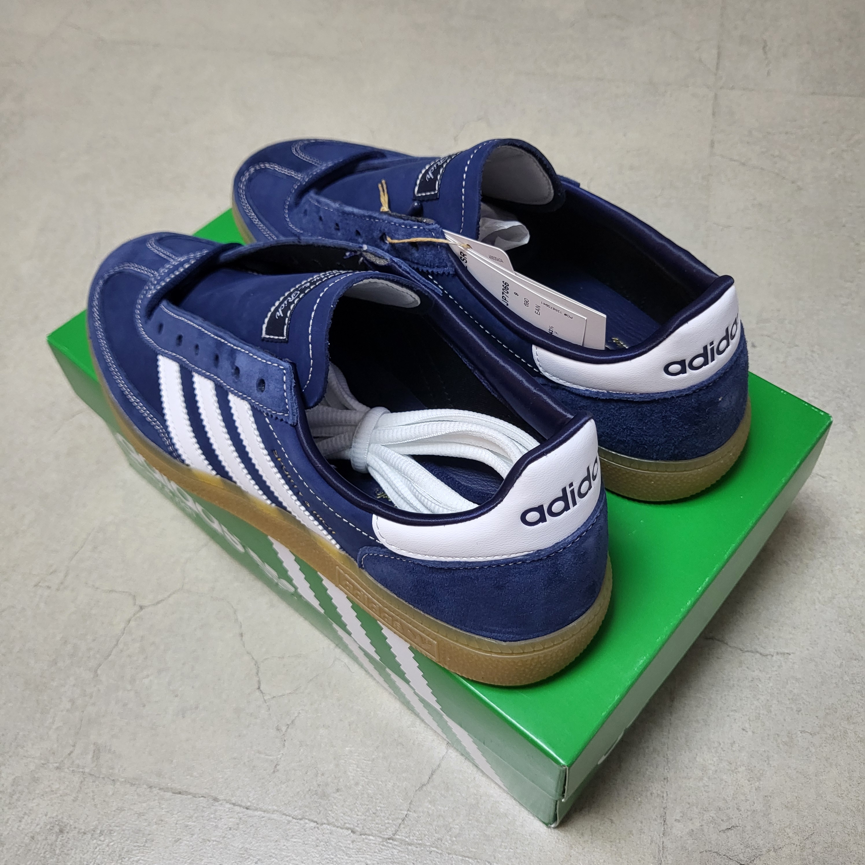 Adidas x Sporty & Rich Handball Spezial Night Indigo Cloud White 착용 스타일 - 6