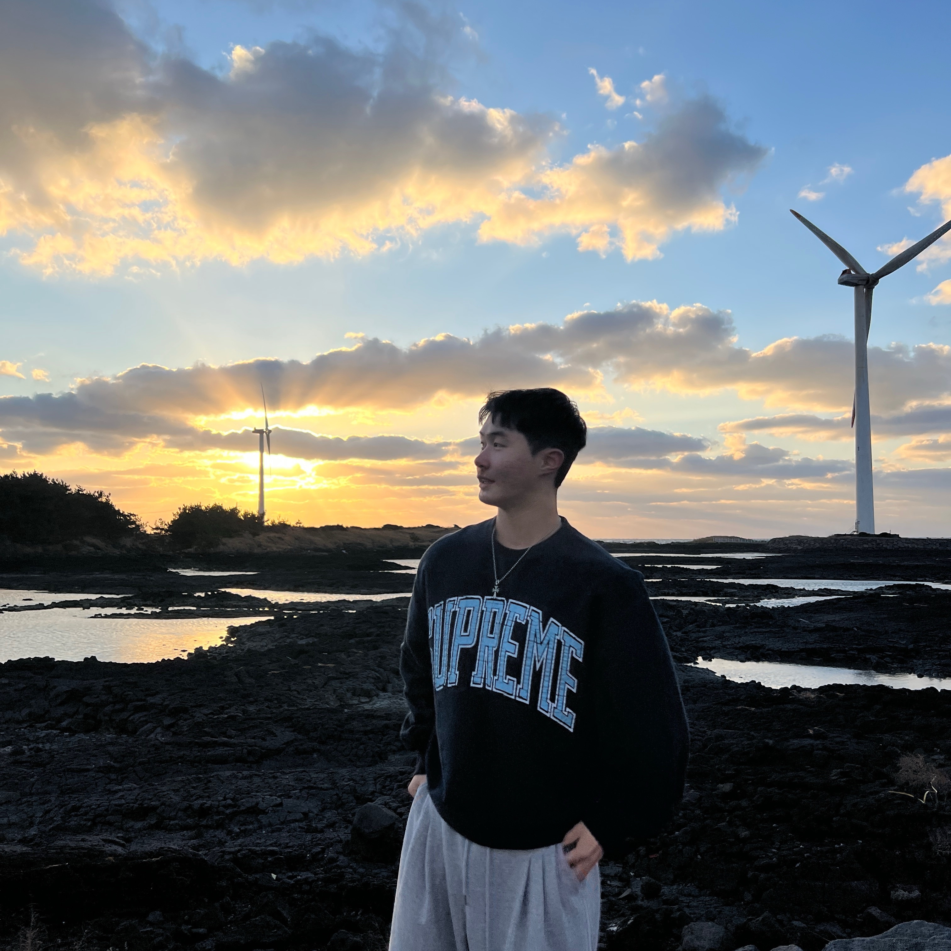 Supreme Inside Out Crewneck Navy - 23FW 착용 스타일